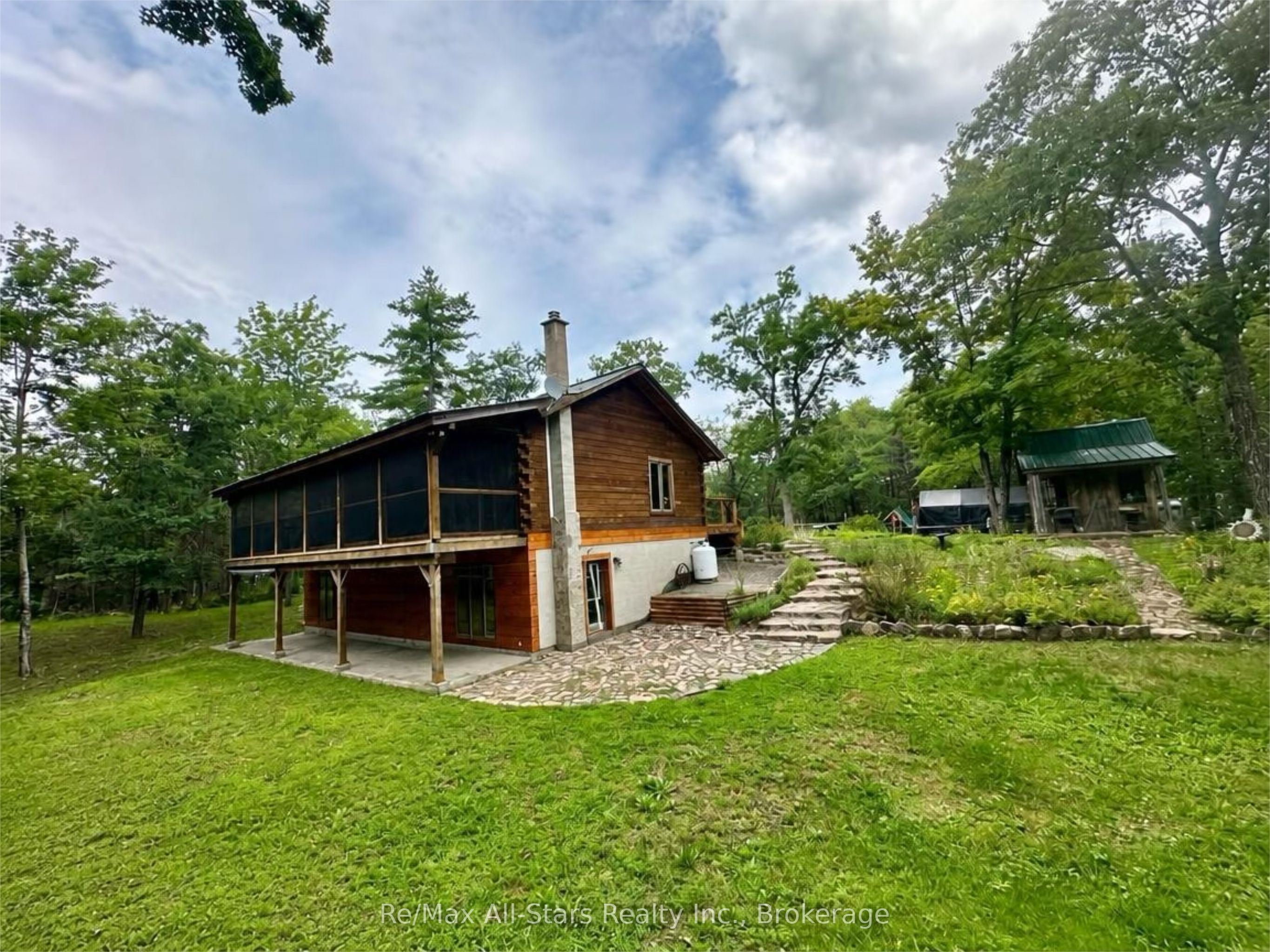 7140 Highway 28 Property Photo 1