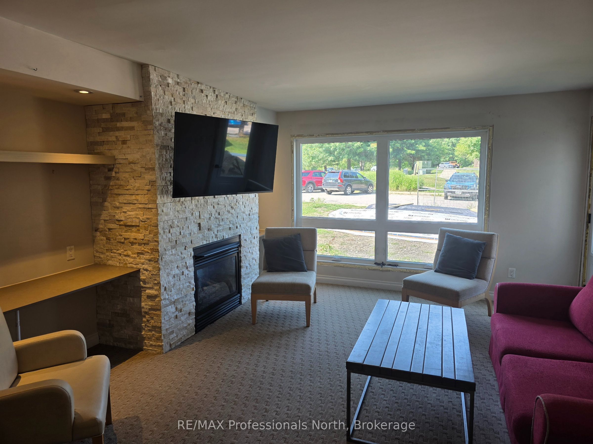 1235 Deerhurst Drive 53-108 Property Photo 1