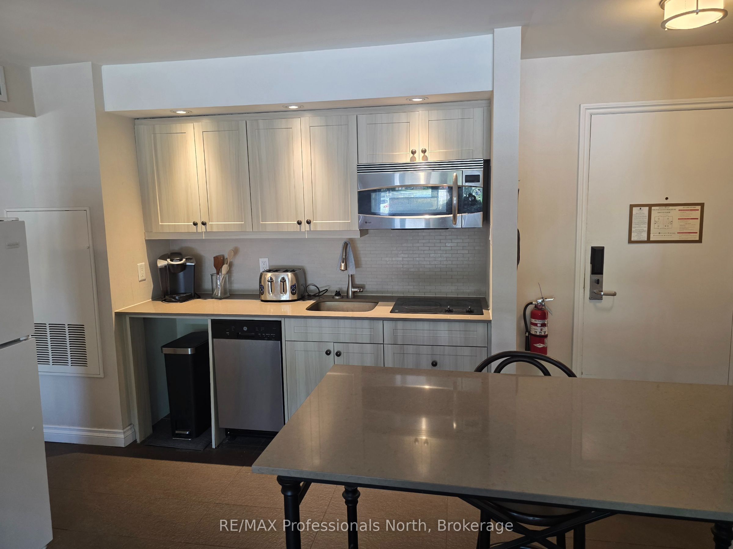 1235 Deerhurst Drive 53-108 Property Photo 3
