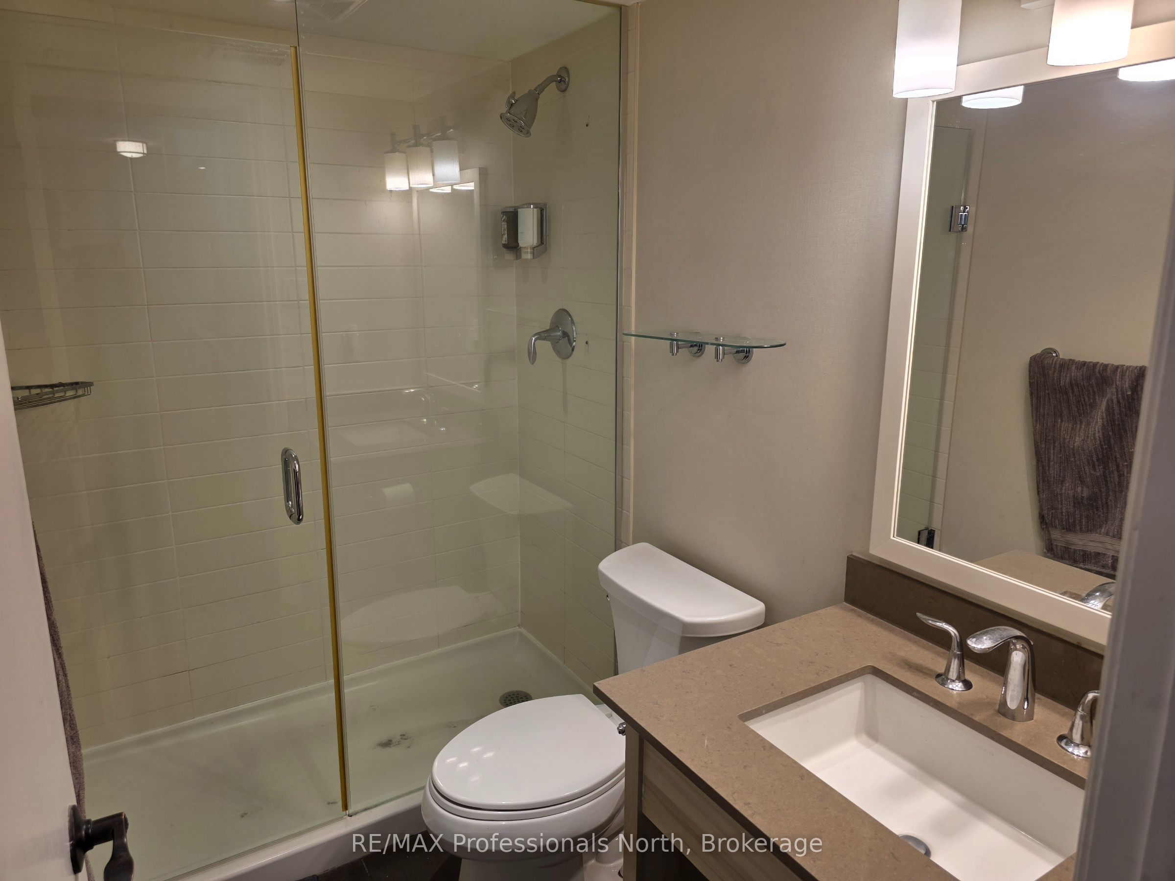 1235 Deerhurst Drive 53-108 Property Photo 5