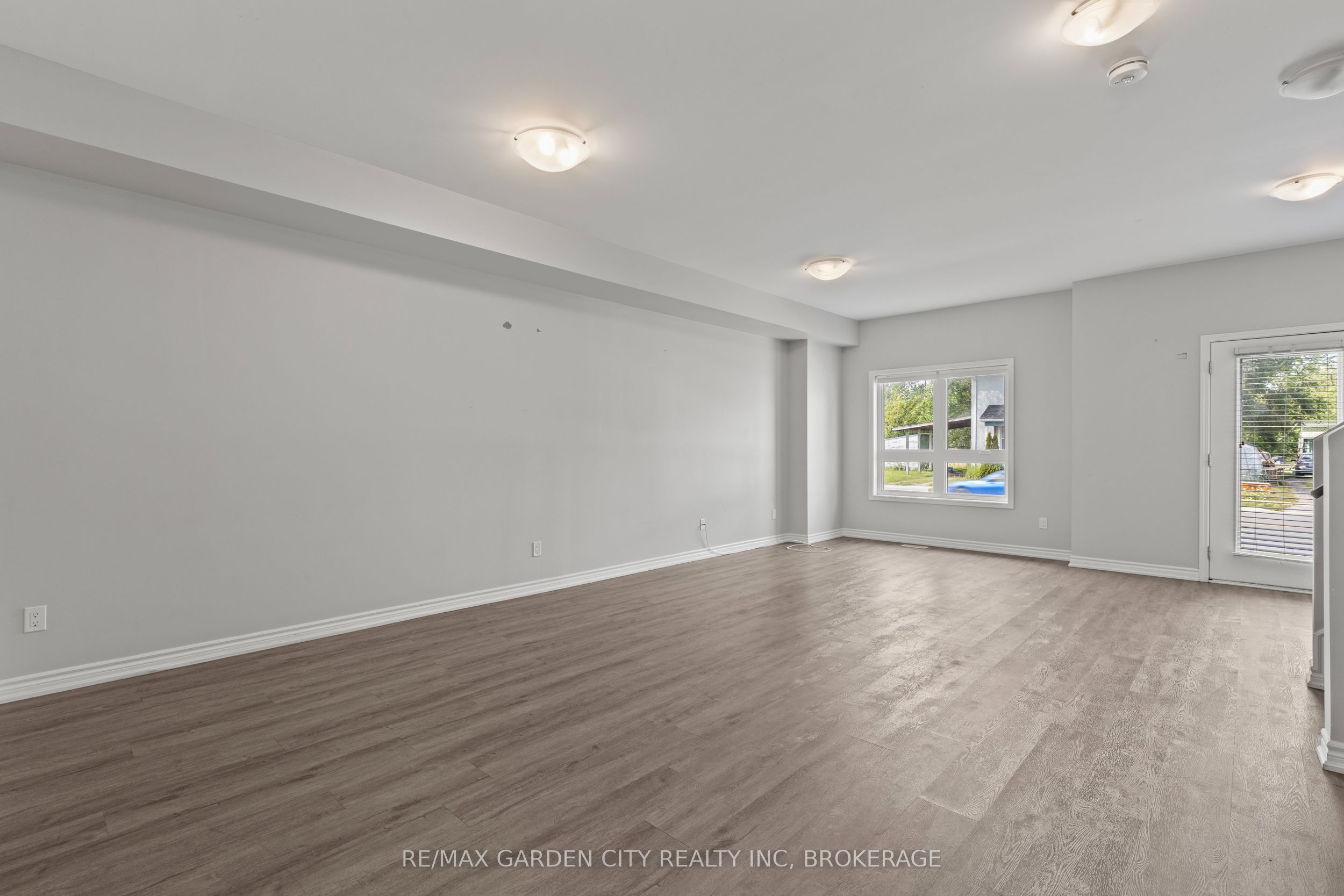 182 Broadway Lane 8 Property Photo 5
