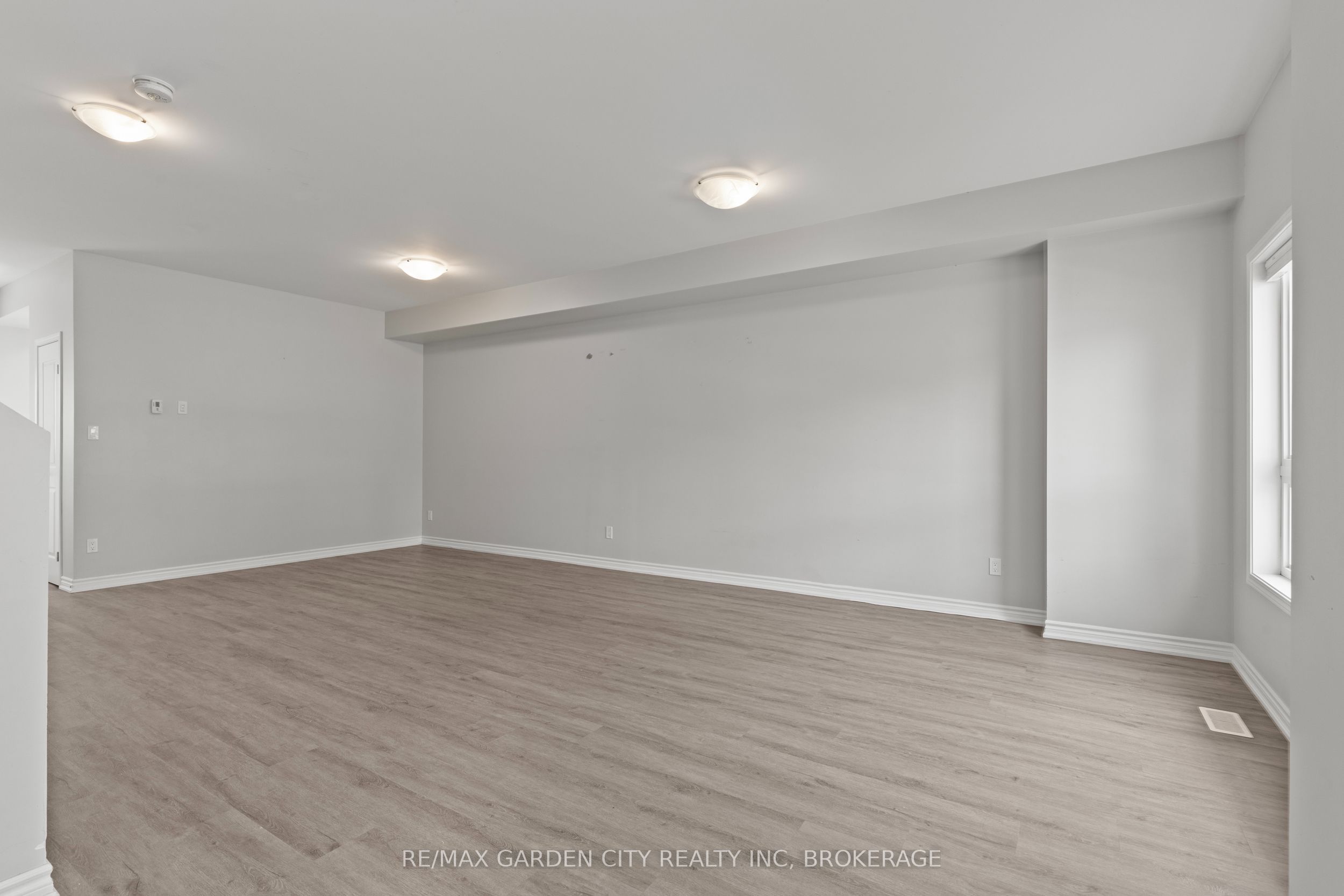 182 Broadway Lane 8 Property Photo 6
