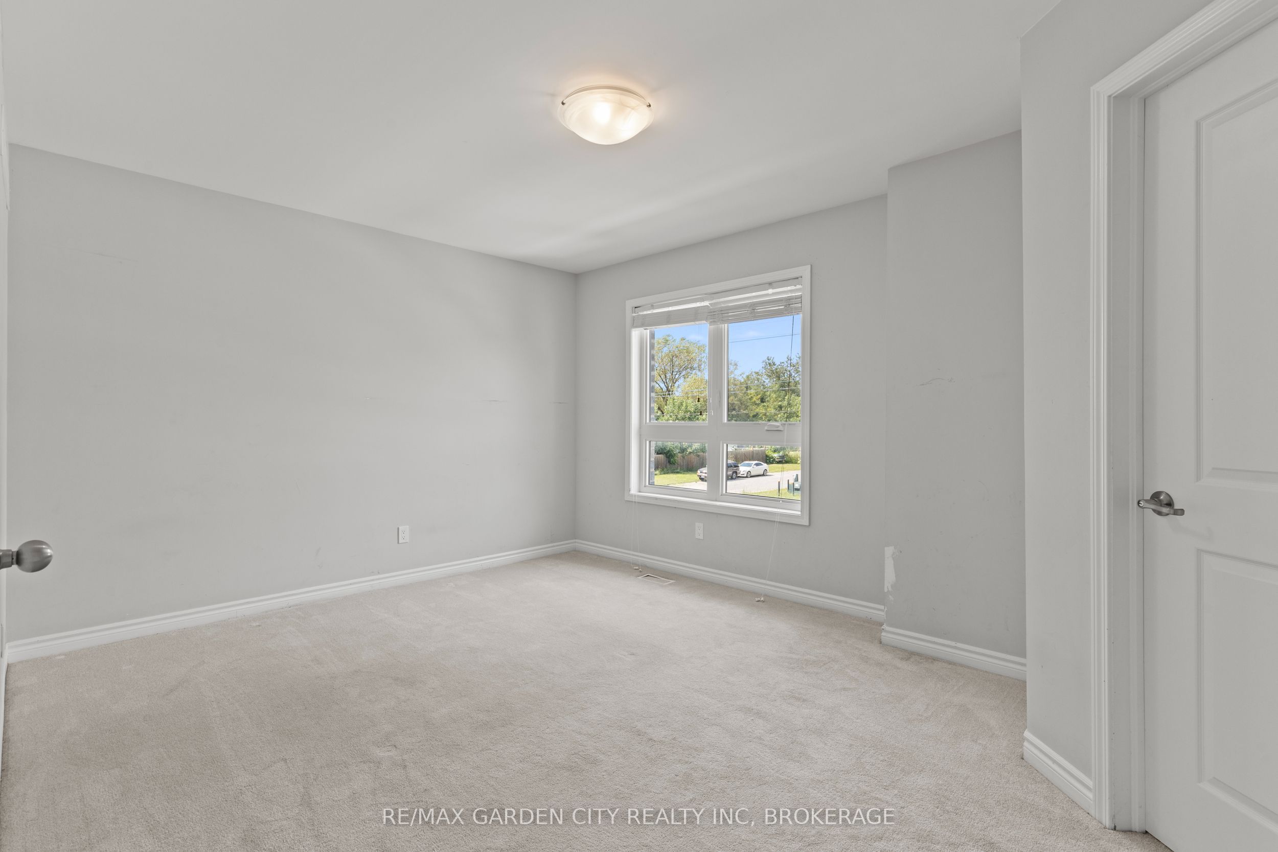 182 Broadway Lane 8 Property Photo 13