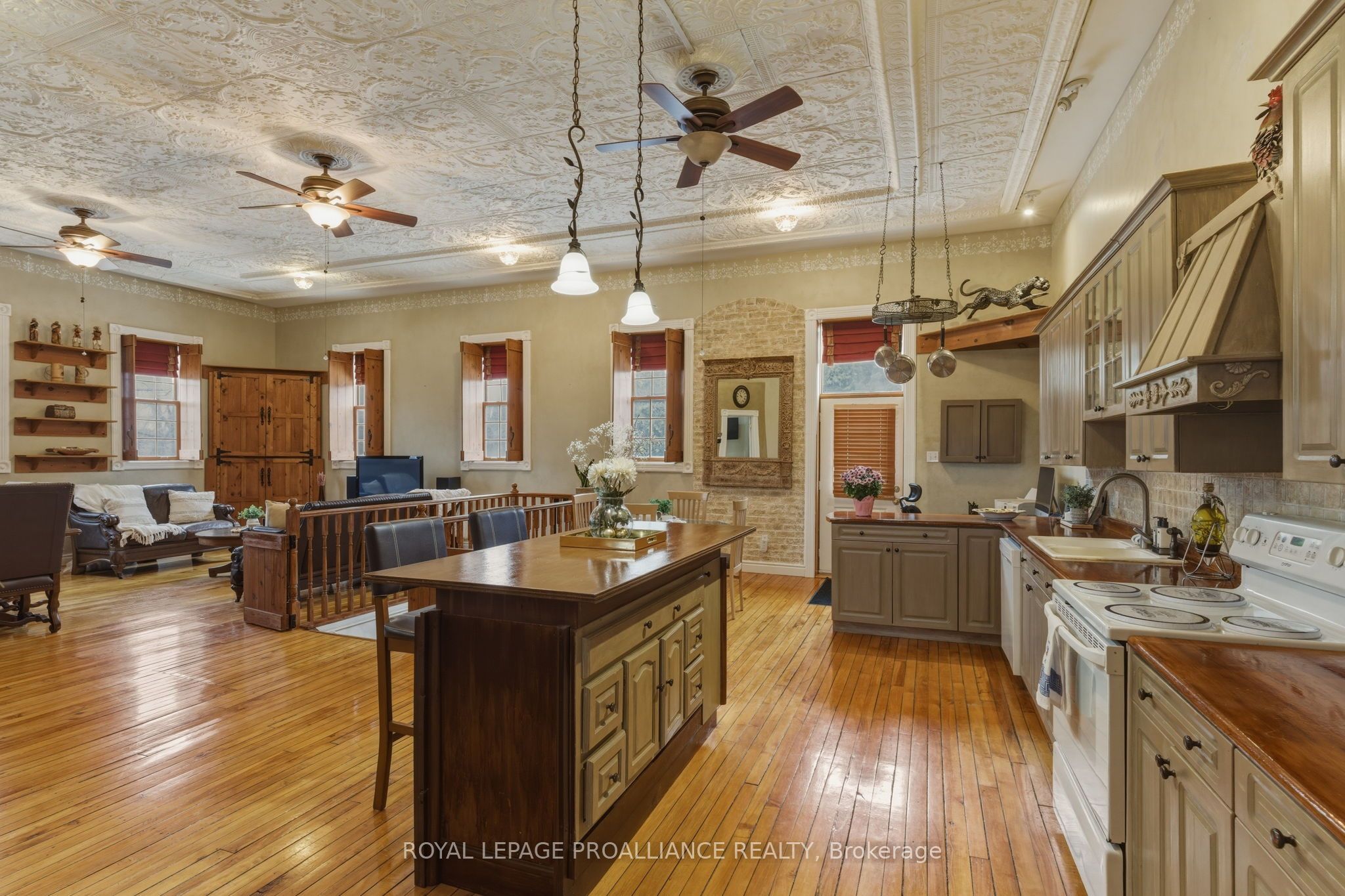 157 Norway Street Property Photo 2