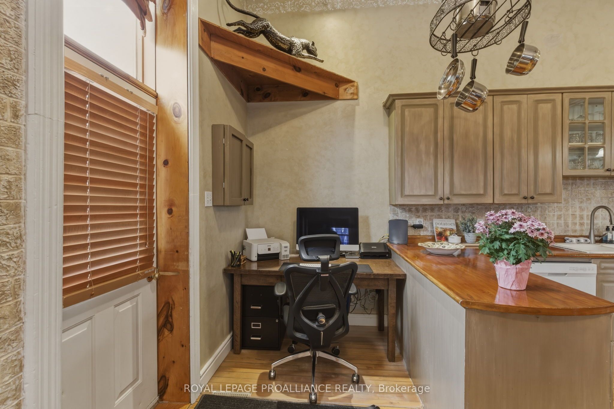 157 Norway Street Property Photo 7