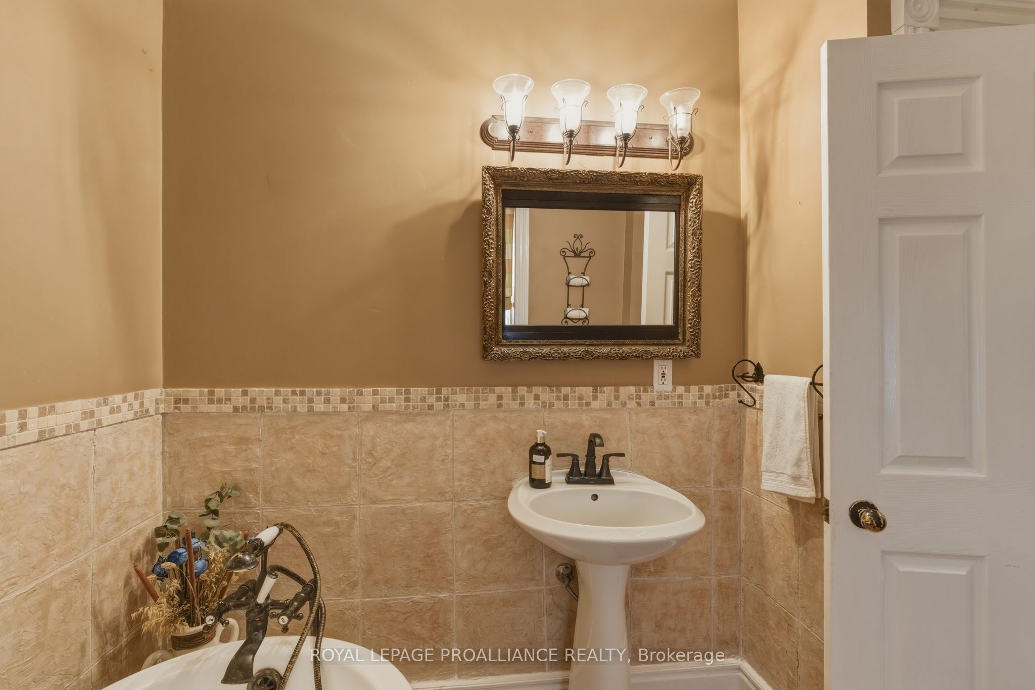157 Norway Street Property Photo 18