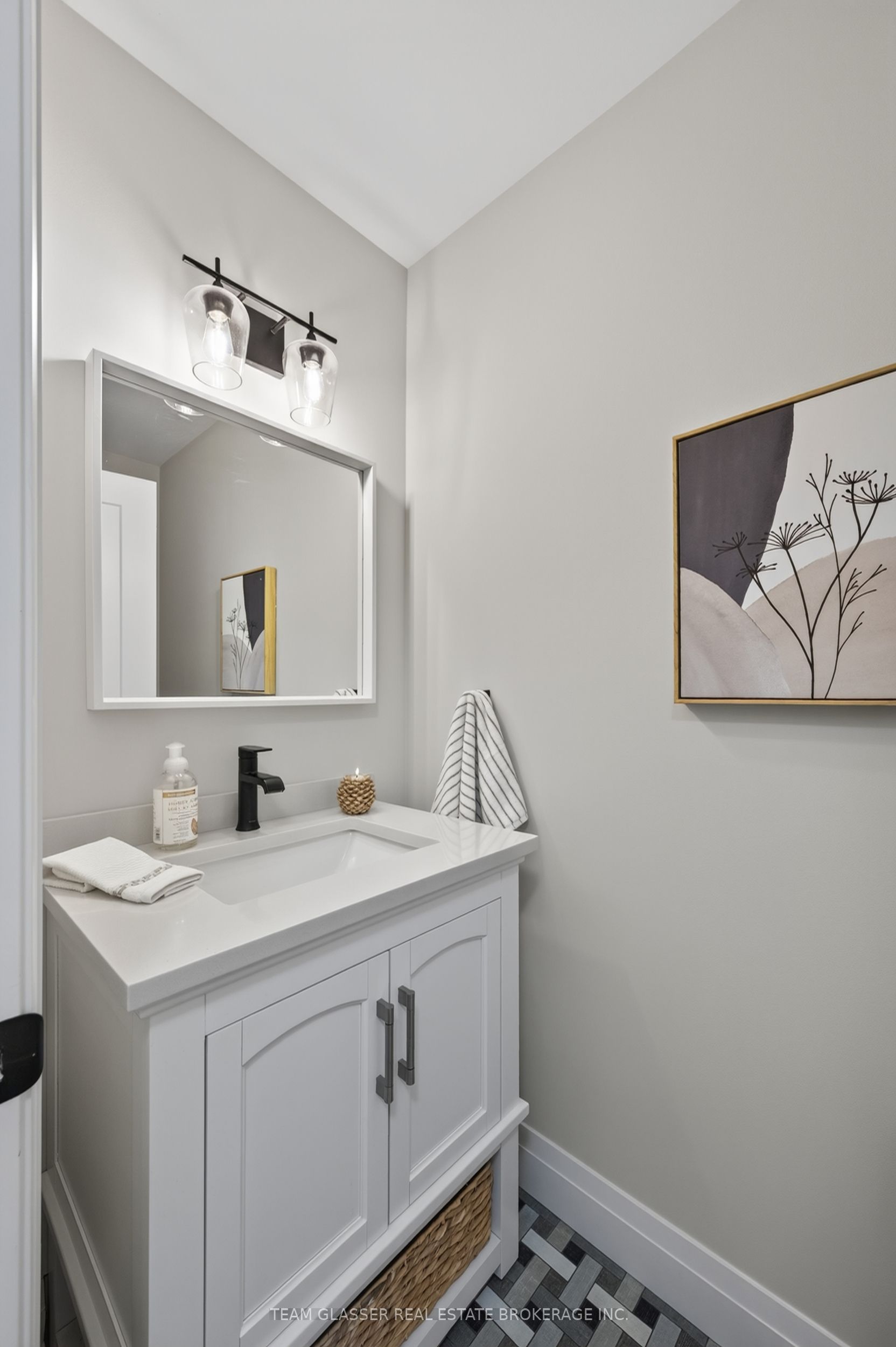 27 Chestnut Hill Property Photo 44