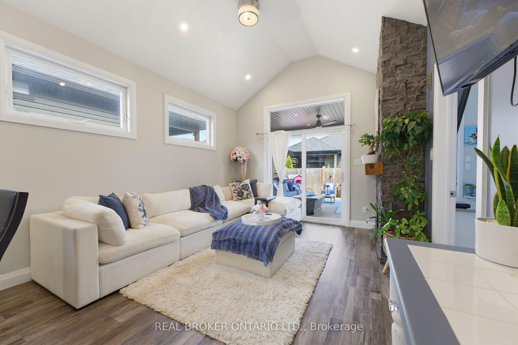 98 Woodberry Crescent Property Photo 10