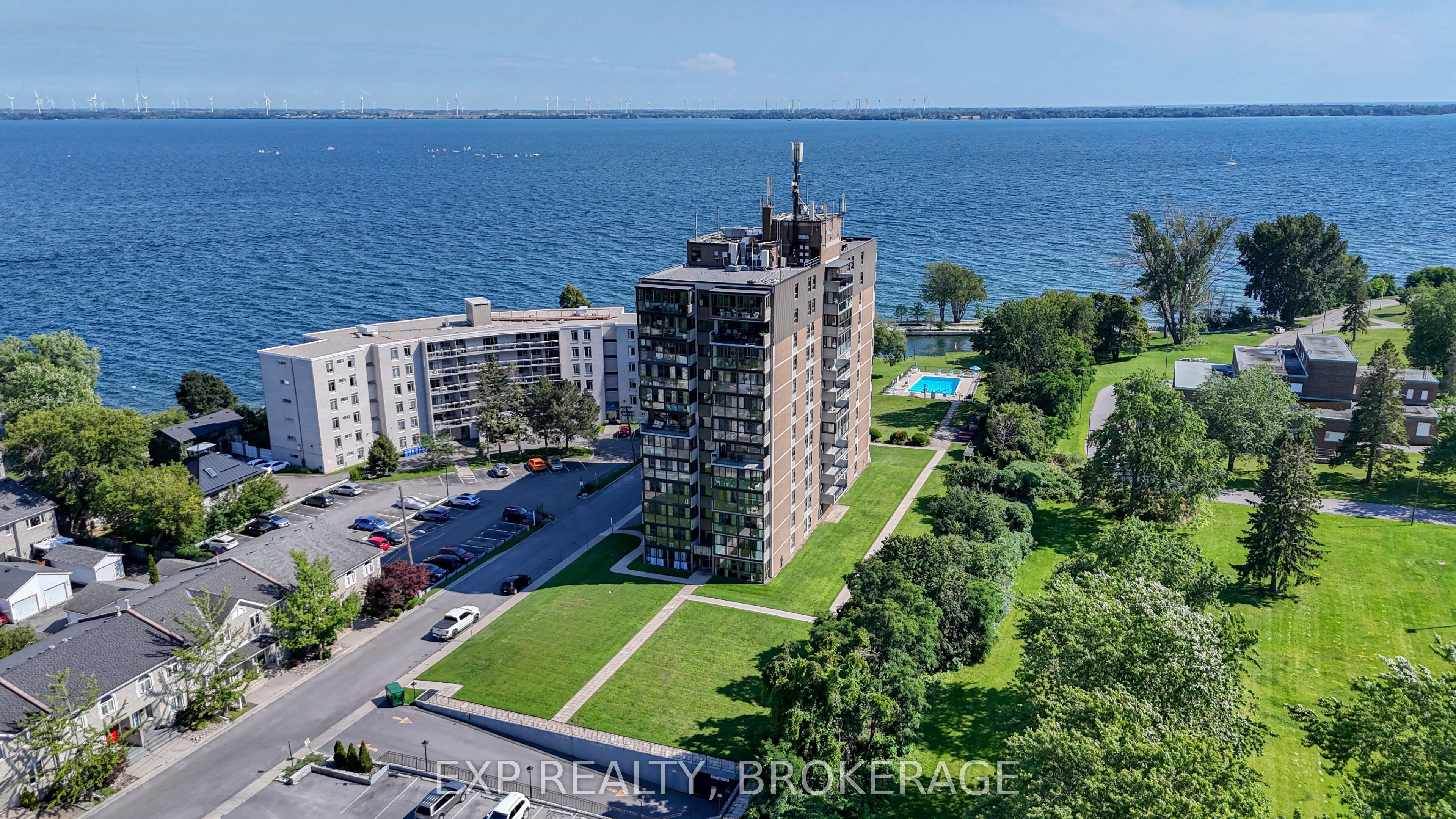 2 MOWAT Avenue 202 Property Photo 1