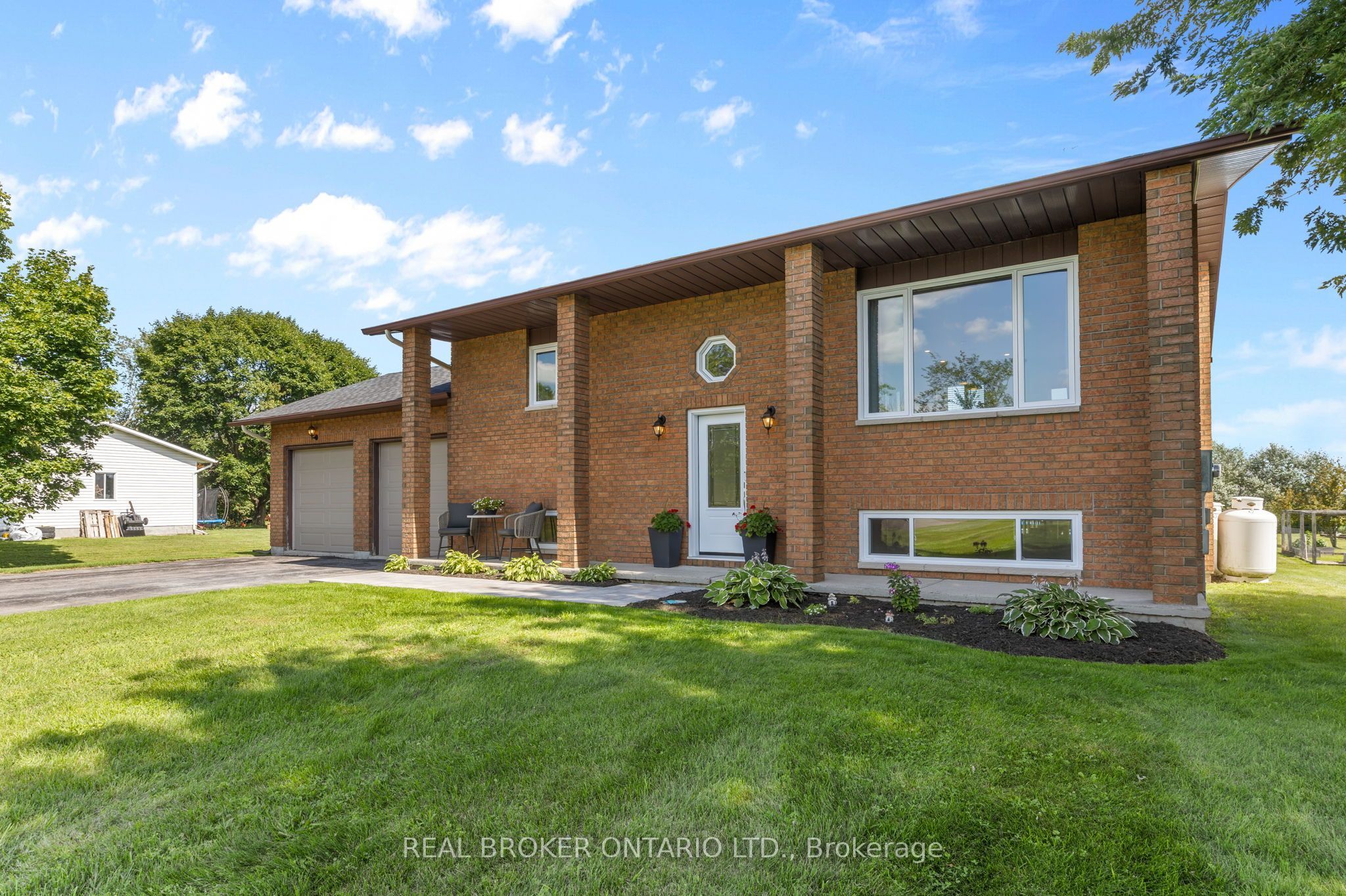 2341 9th Line Road Property Photo 2
