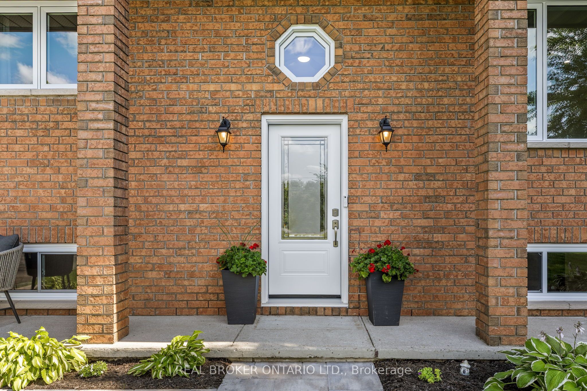 2341 9th Line Road Property Photo 4