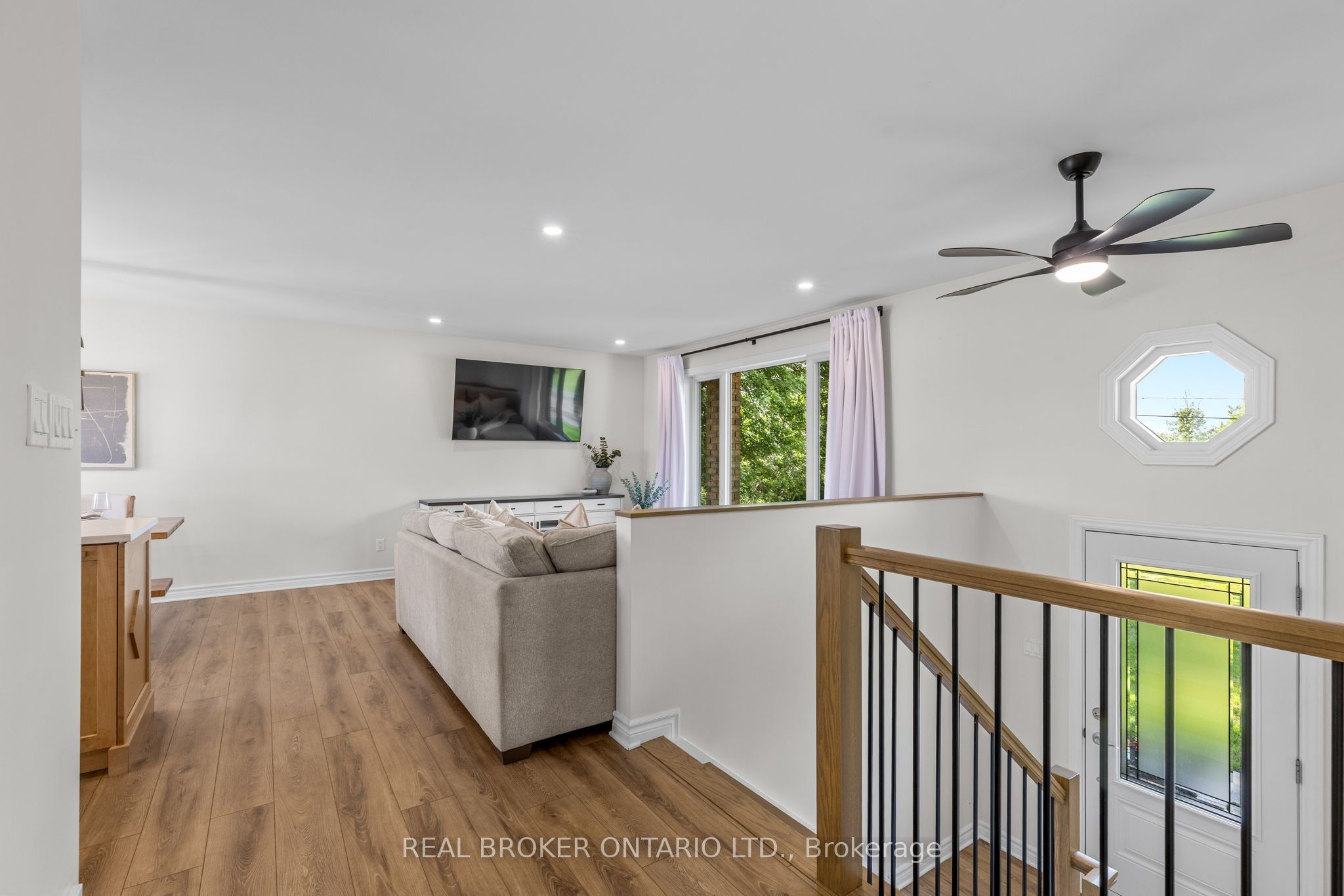 2341 9th Line Road Property Photo 6