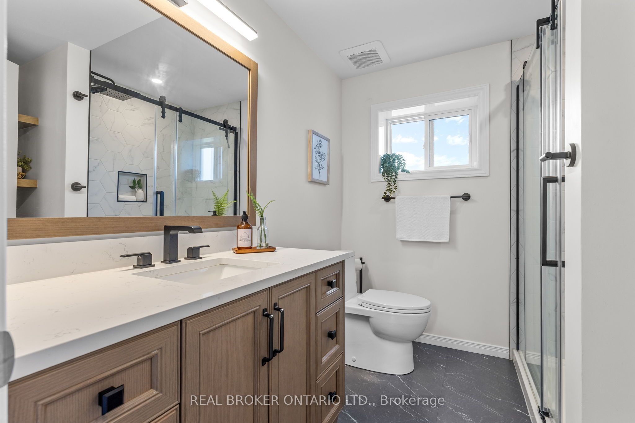 2341 9th Line Road Property Photo 25