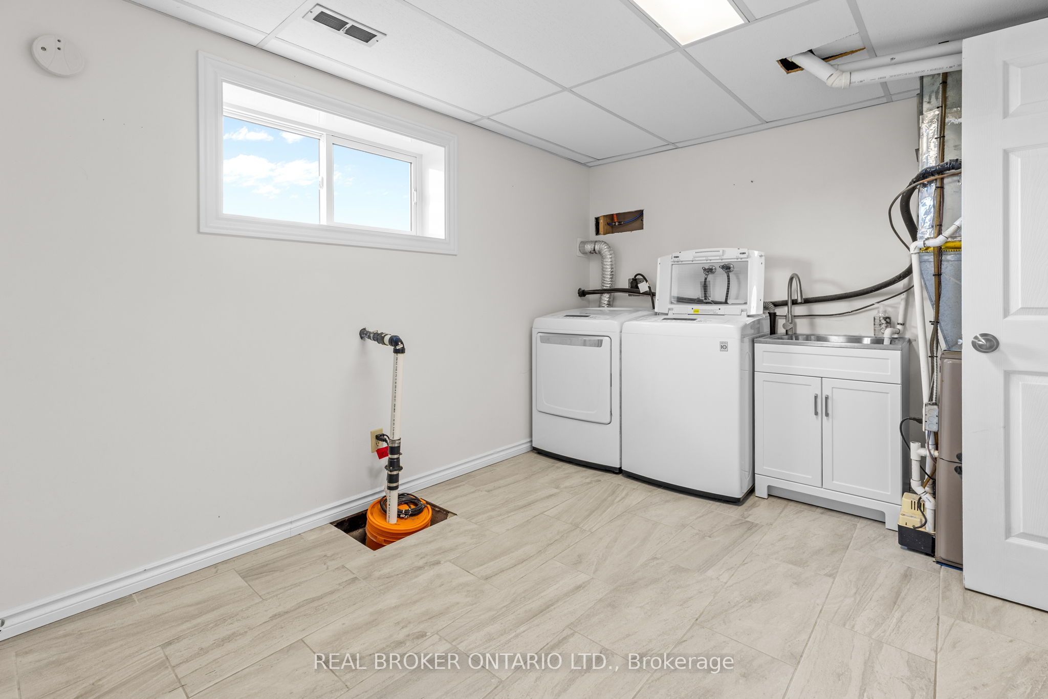 2341 9th Line Road Property Photo 31
