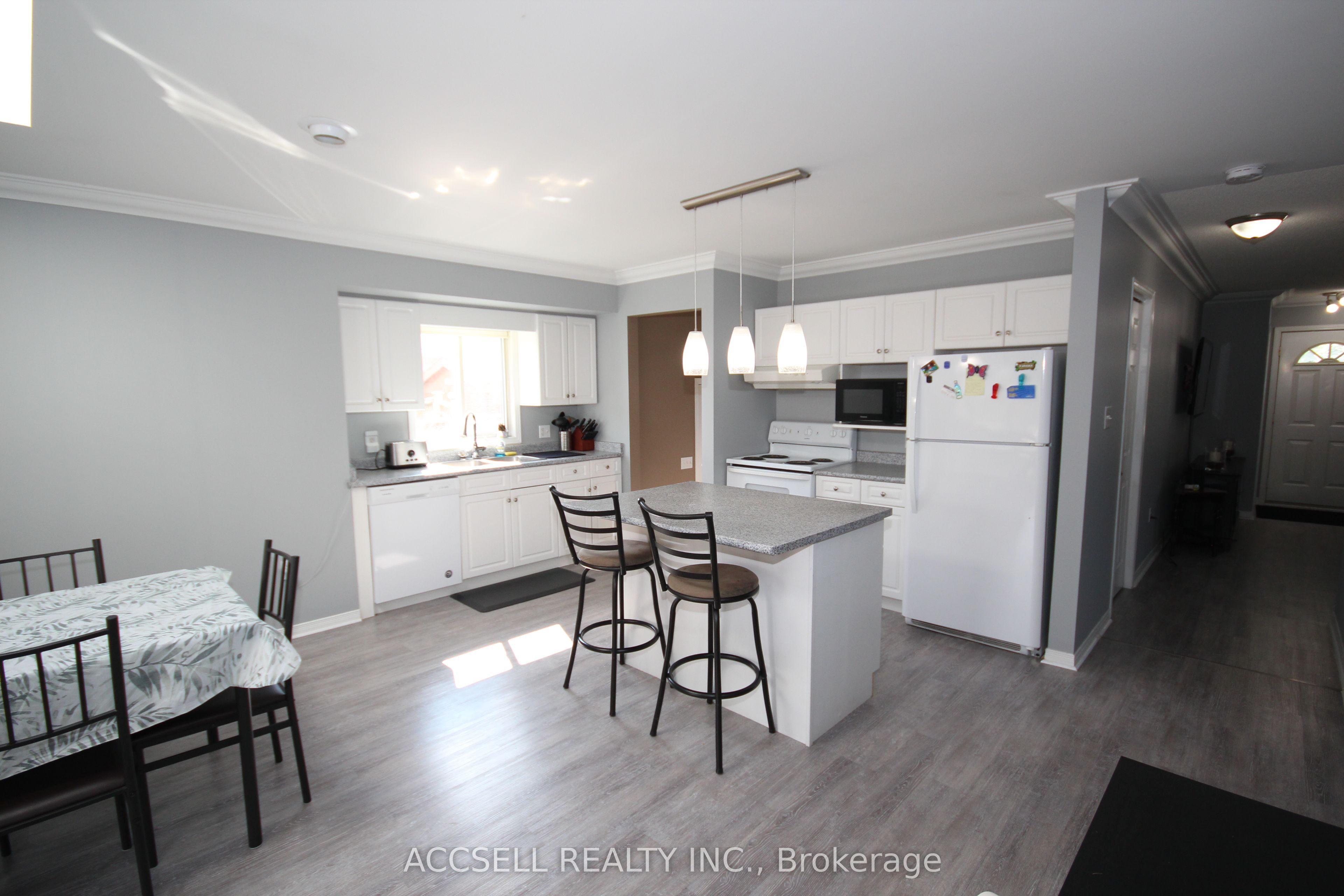 635 Highview Drive Property Photo 6