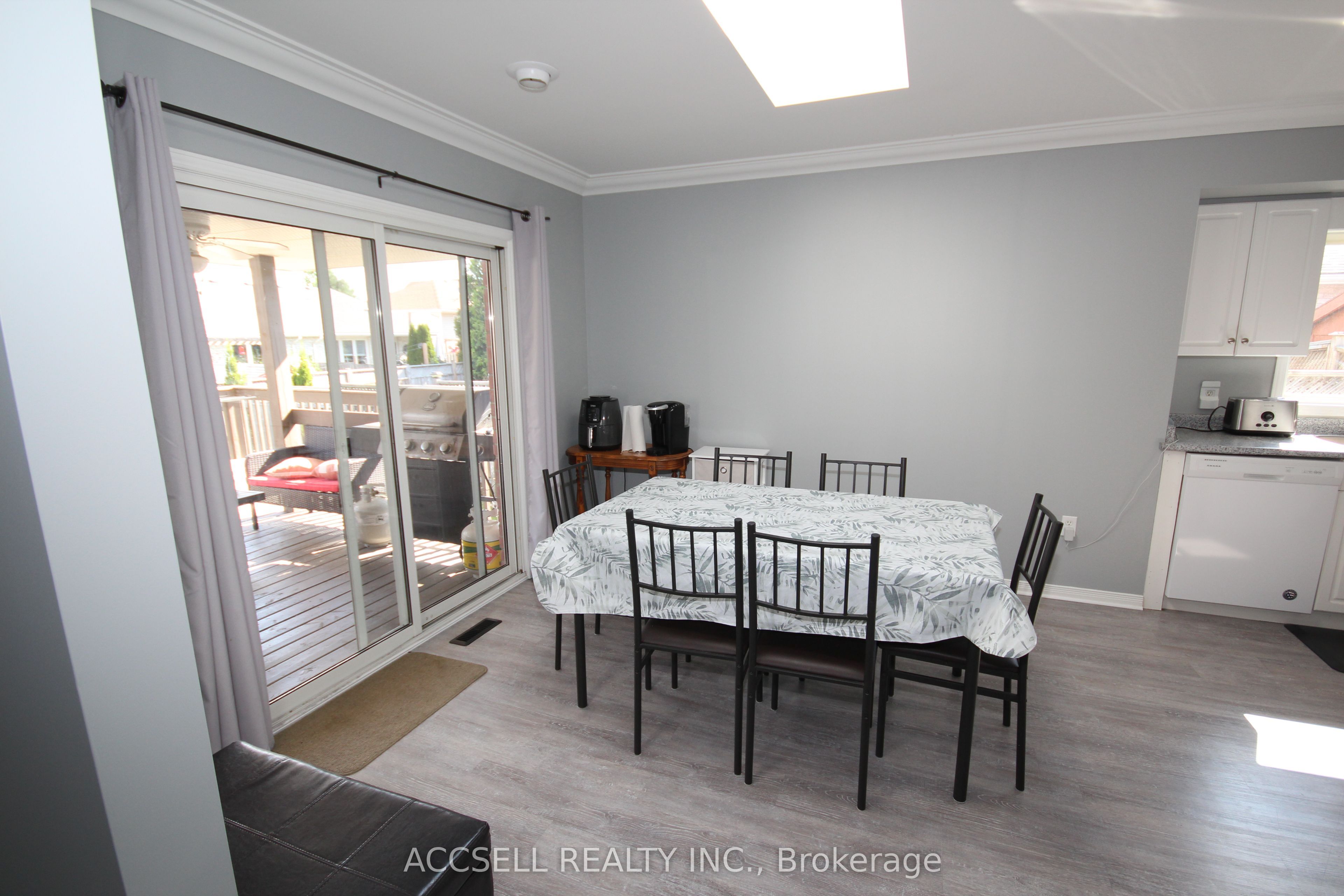 635 Highview Drive Property Photo 8