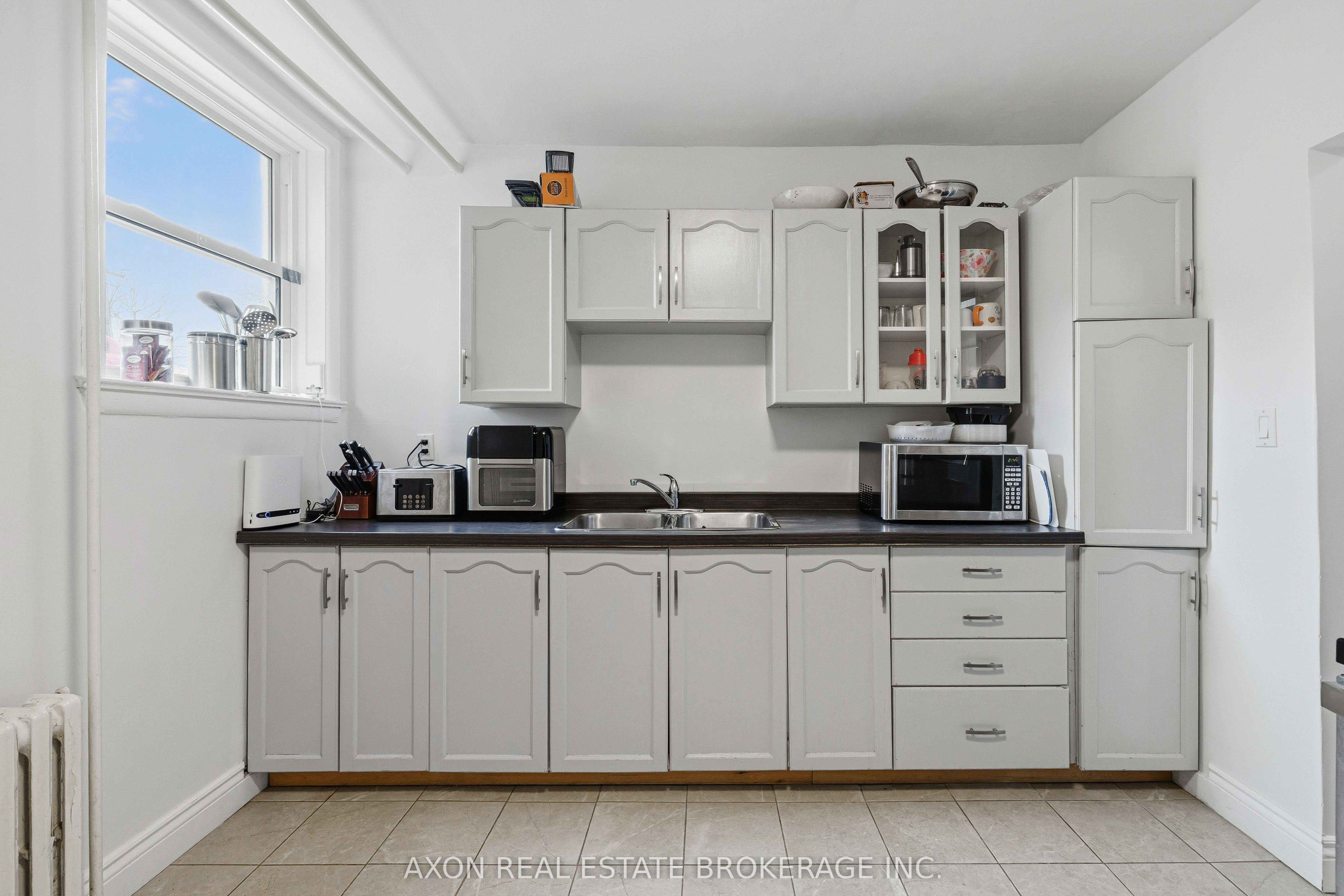 1028 Johnson Street Property Photo 12