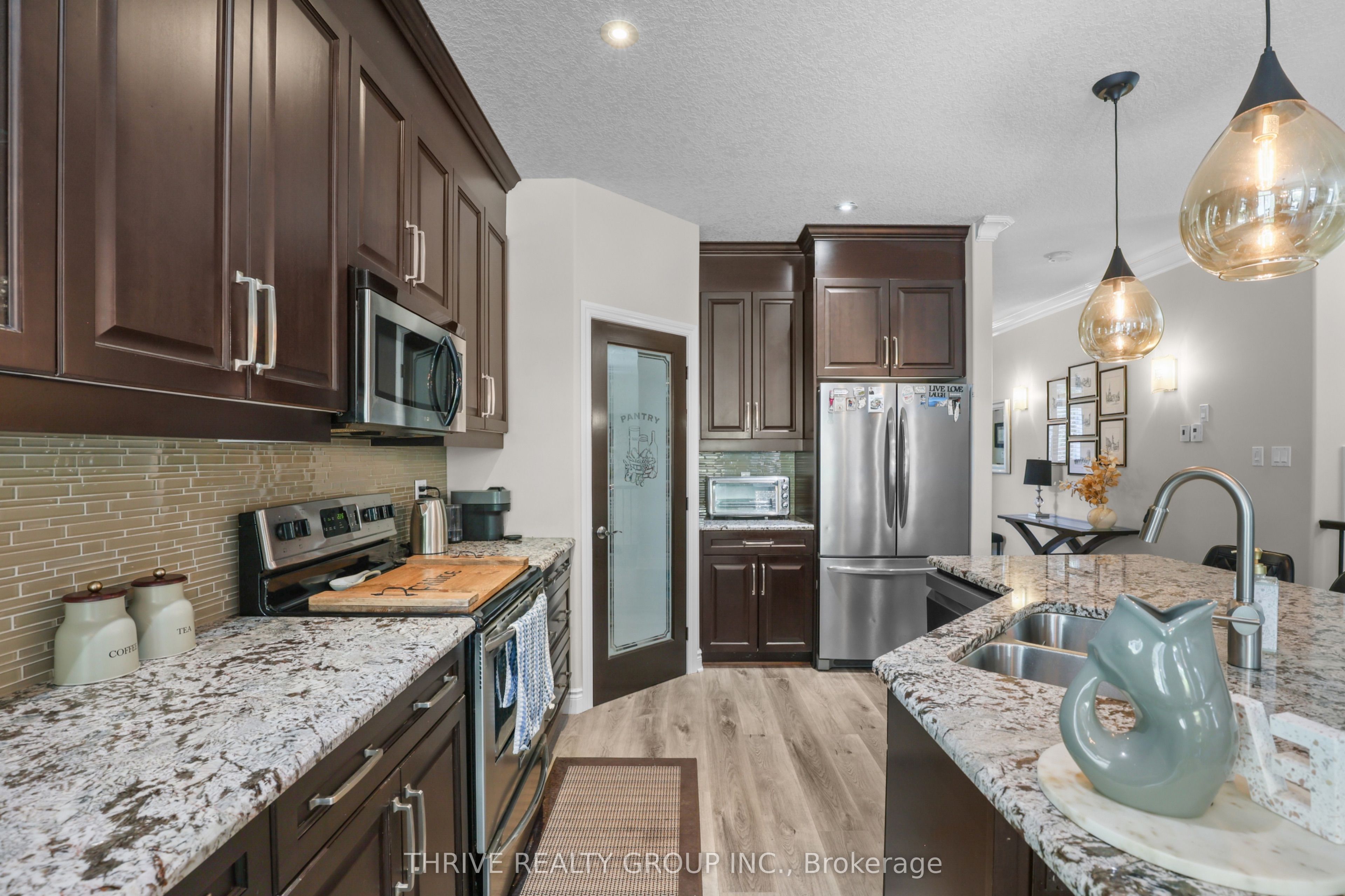 696 Commissioners Road 5 Property Photo 13