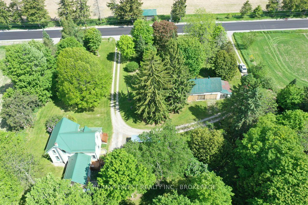 697 Warburton Road Property Photo 2