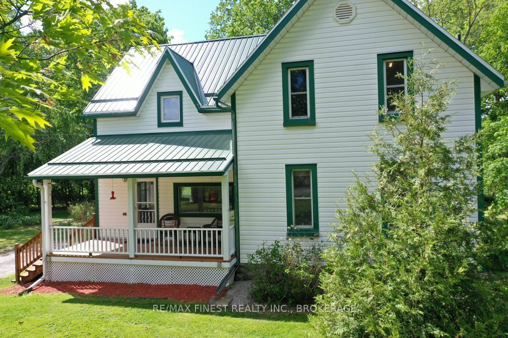 697 Warburton Road Property Photo 3