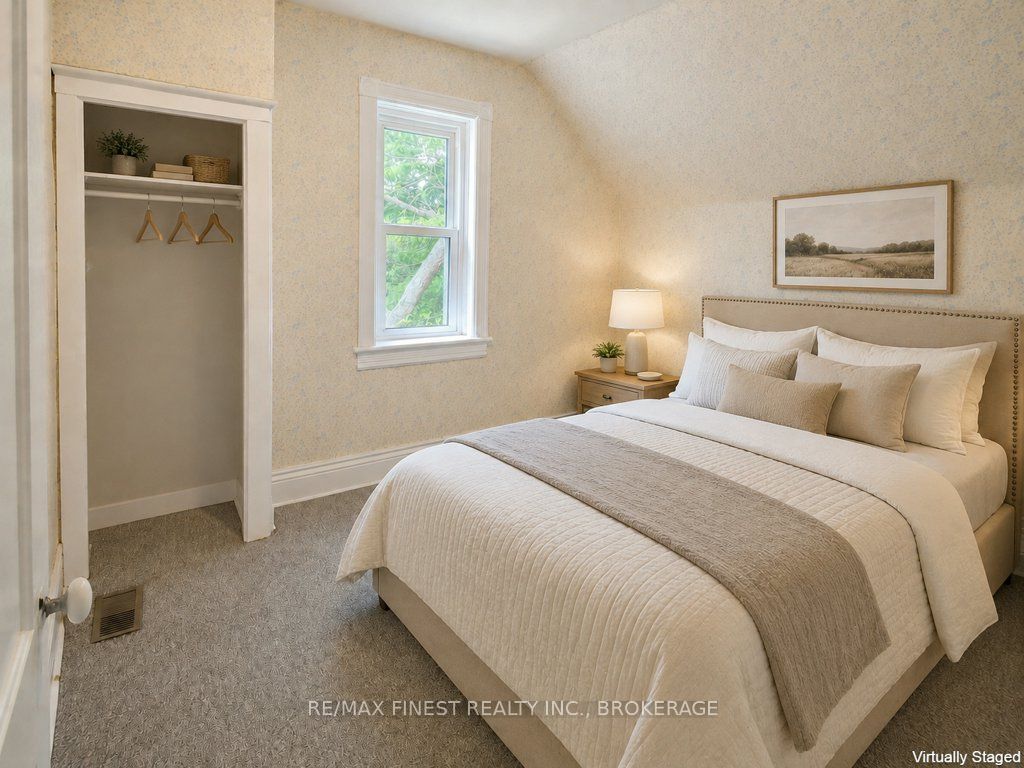 697 Warburton Road Property Photo 11
