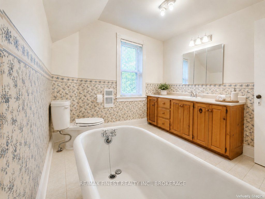 697 Warburton Road Property Photo 16