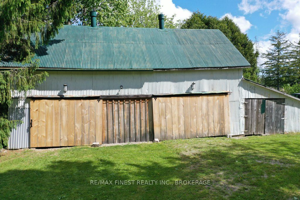 697 Warburton Road Property Photo 26