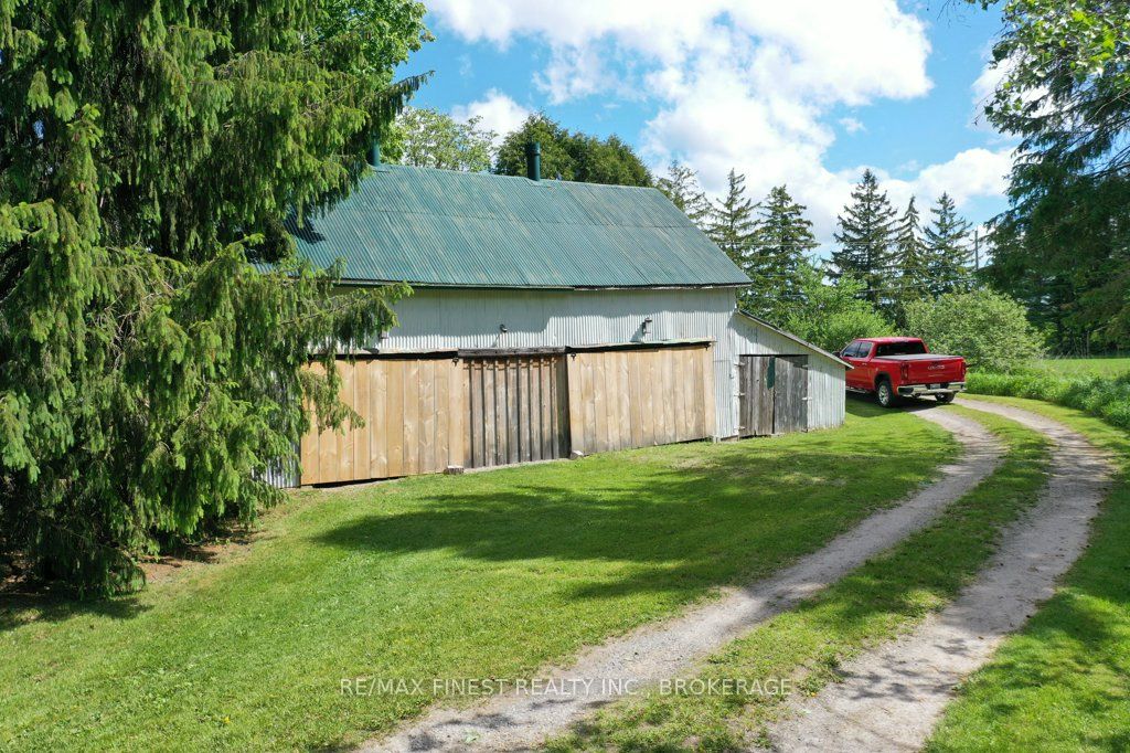697 Warburton Road Property Photo 27