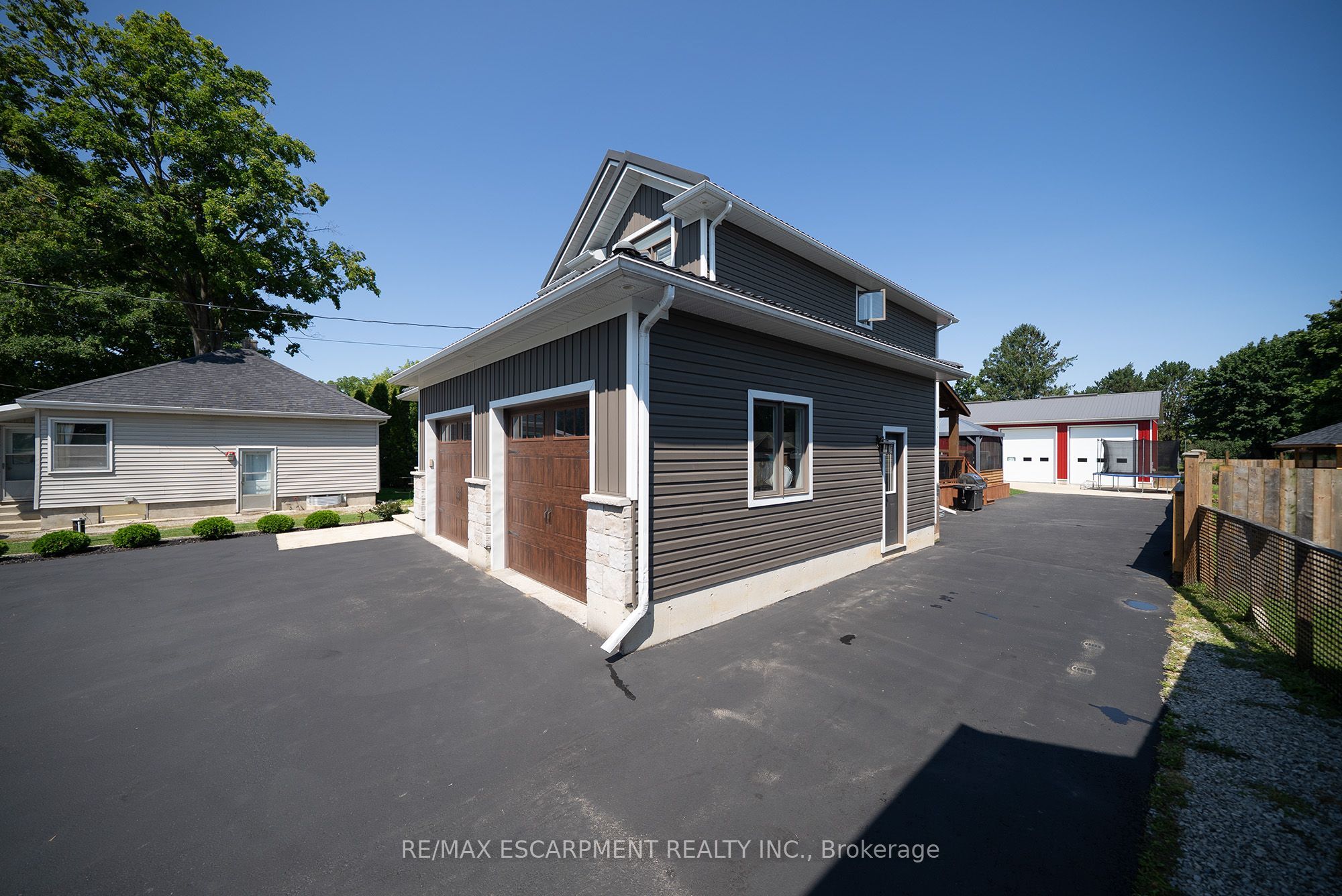 166 King Street Property Photo 4