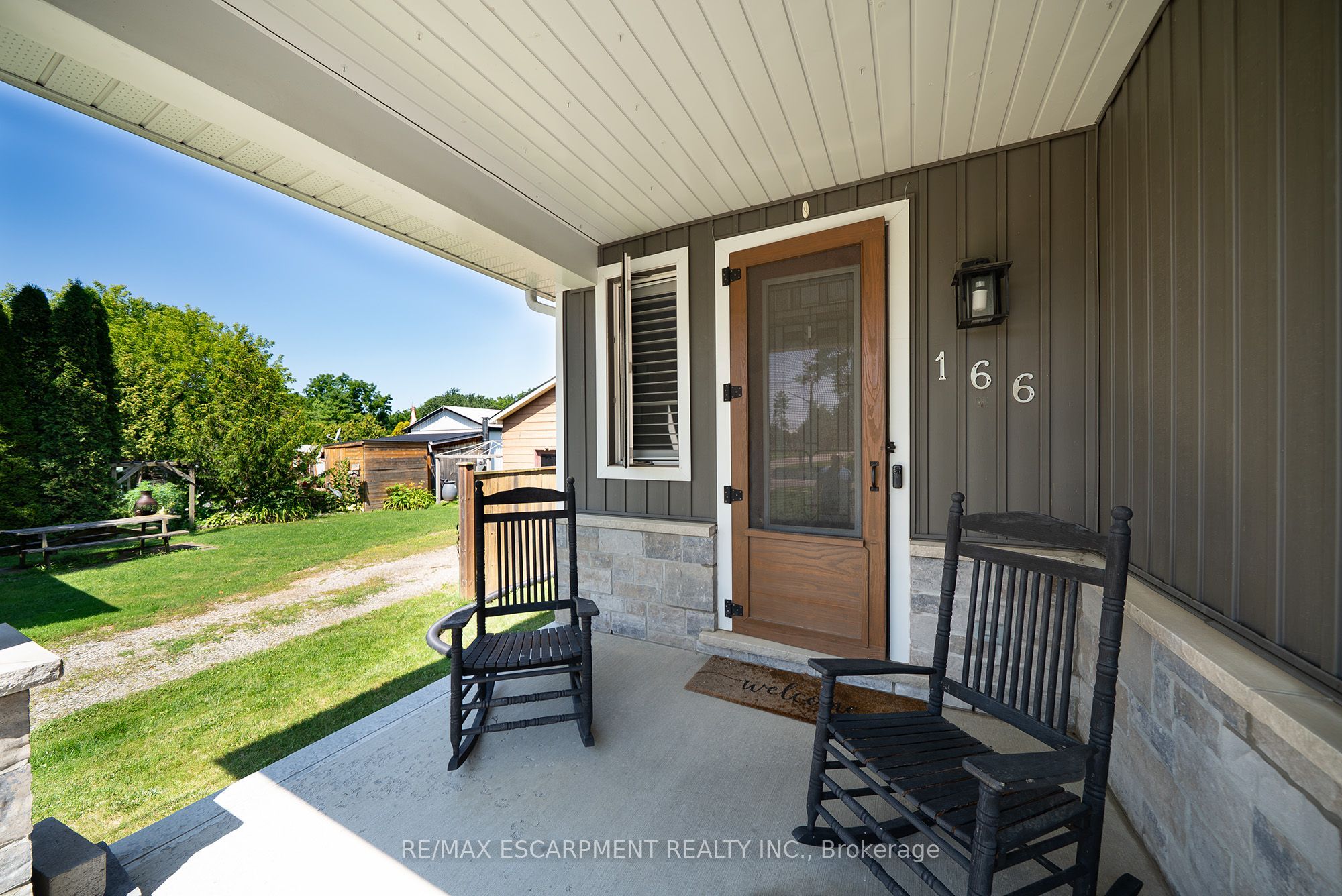 166 King Street Property Photo 6