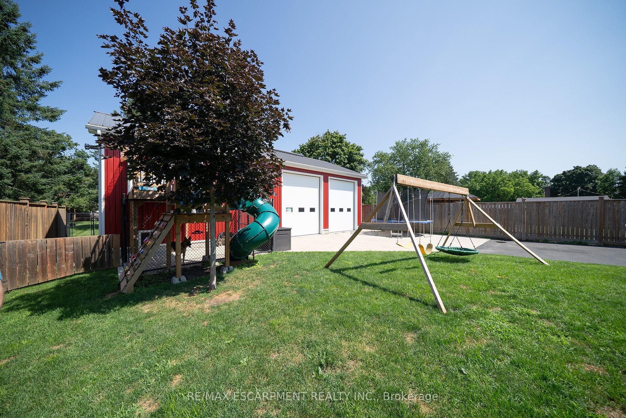 166 King Street Property Photo 34