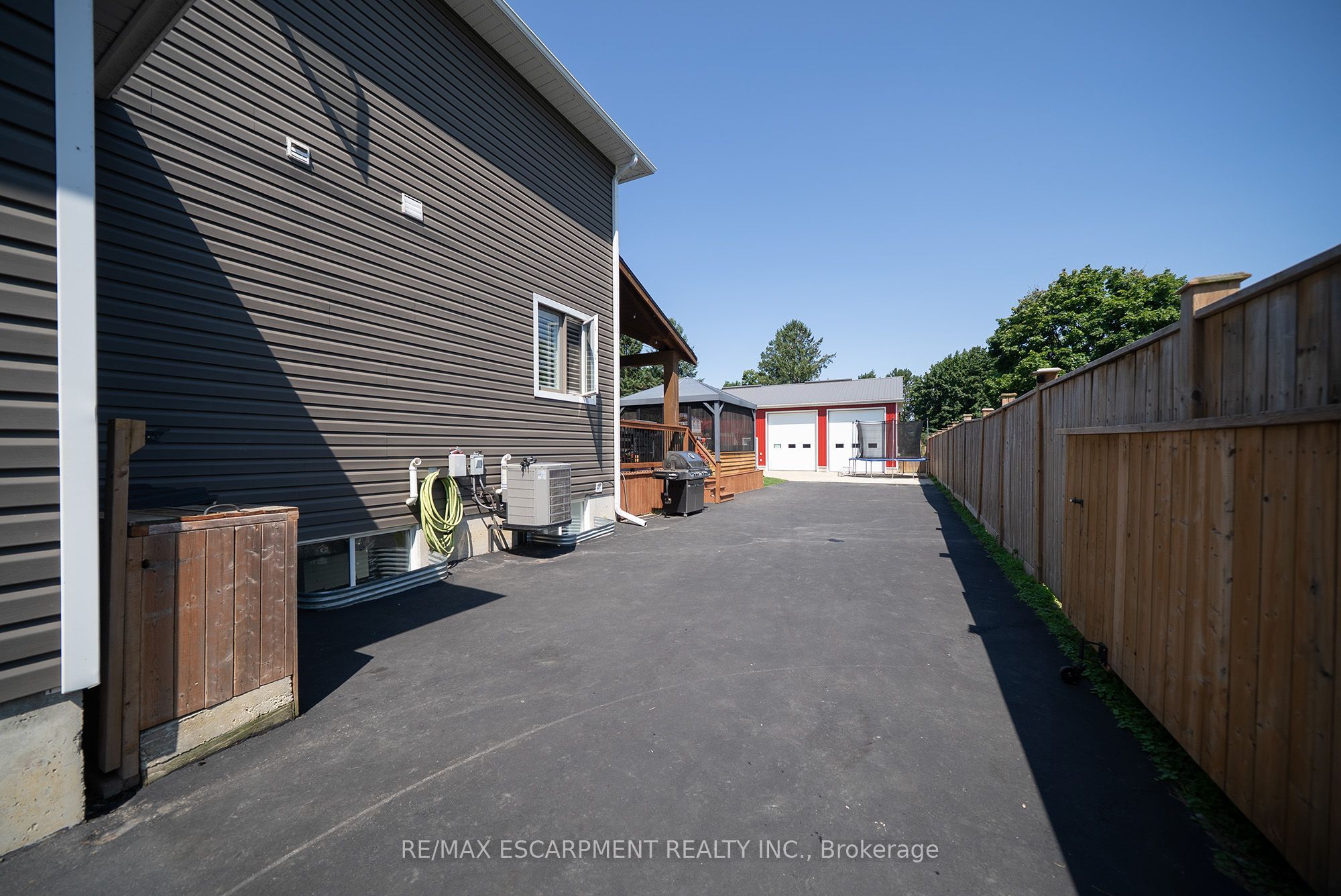 166 King Street Property Photo 40