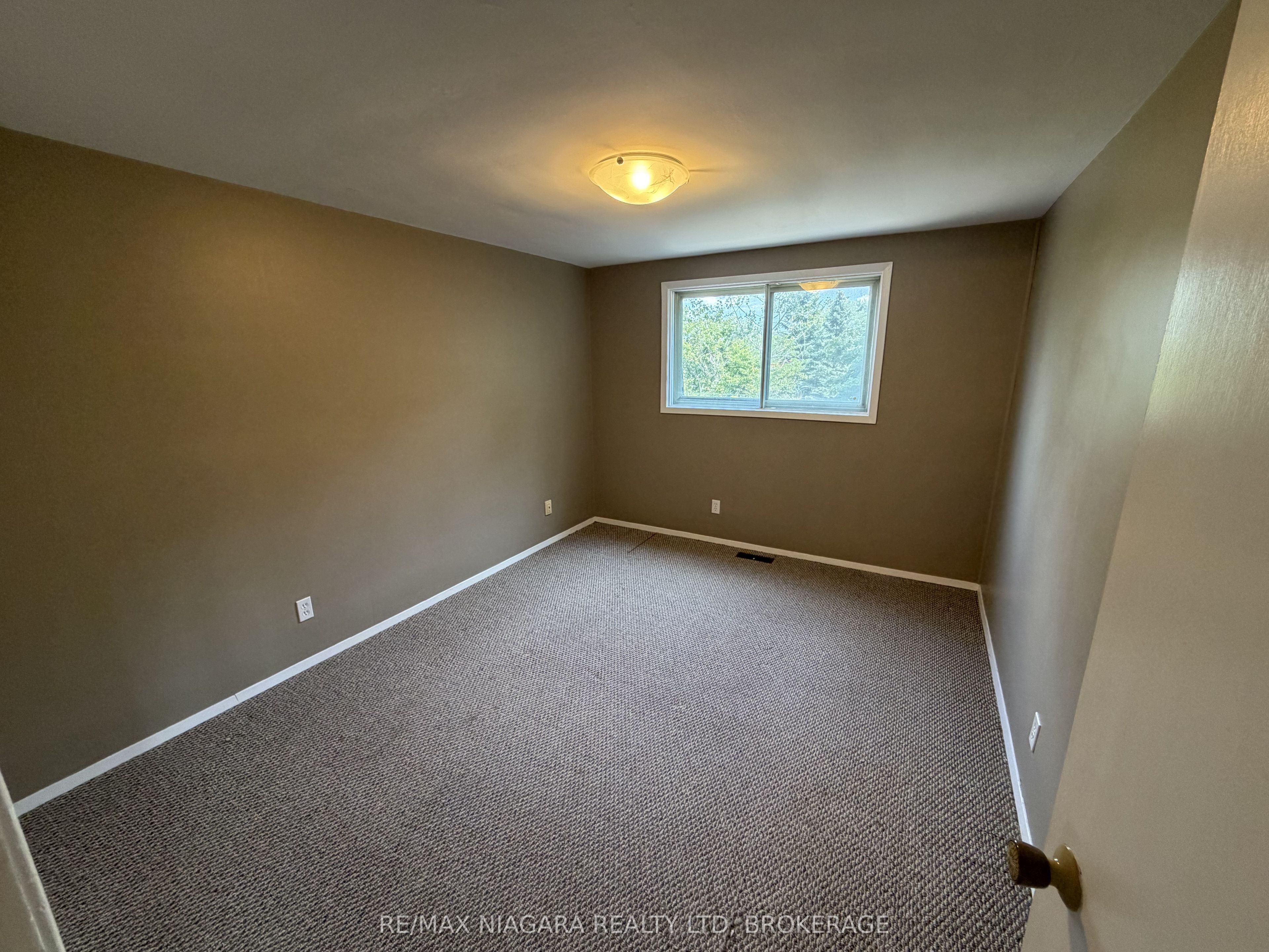21 Woodlawn Road 4 Property Photo 8
