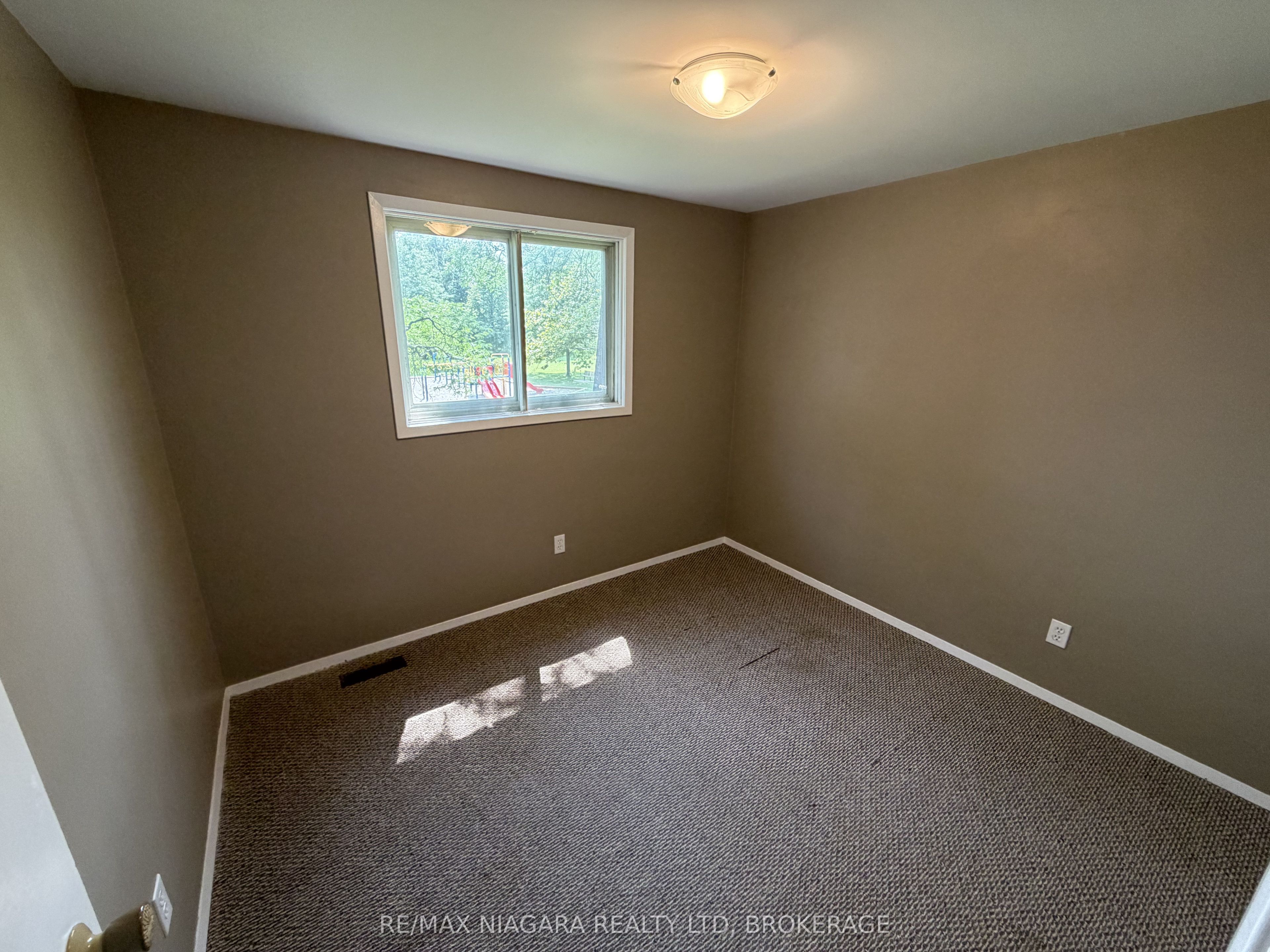 21 Woodlawn Road 4 Property Photo 11