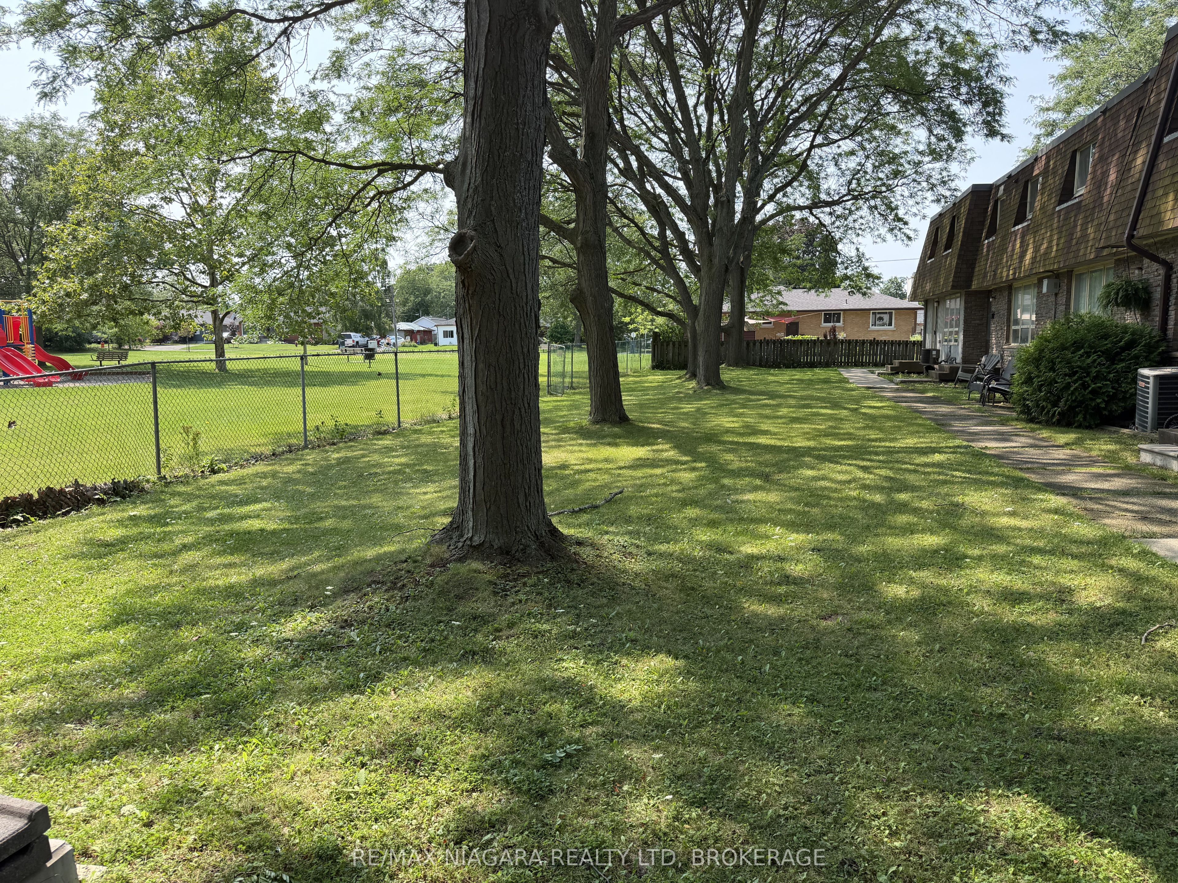 21 Woodlawn Road 4 Property Photo 18