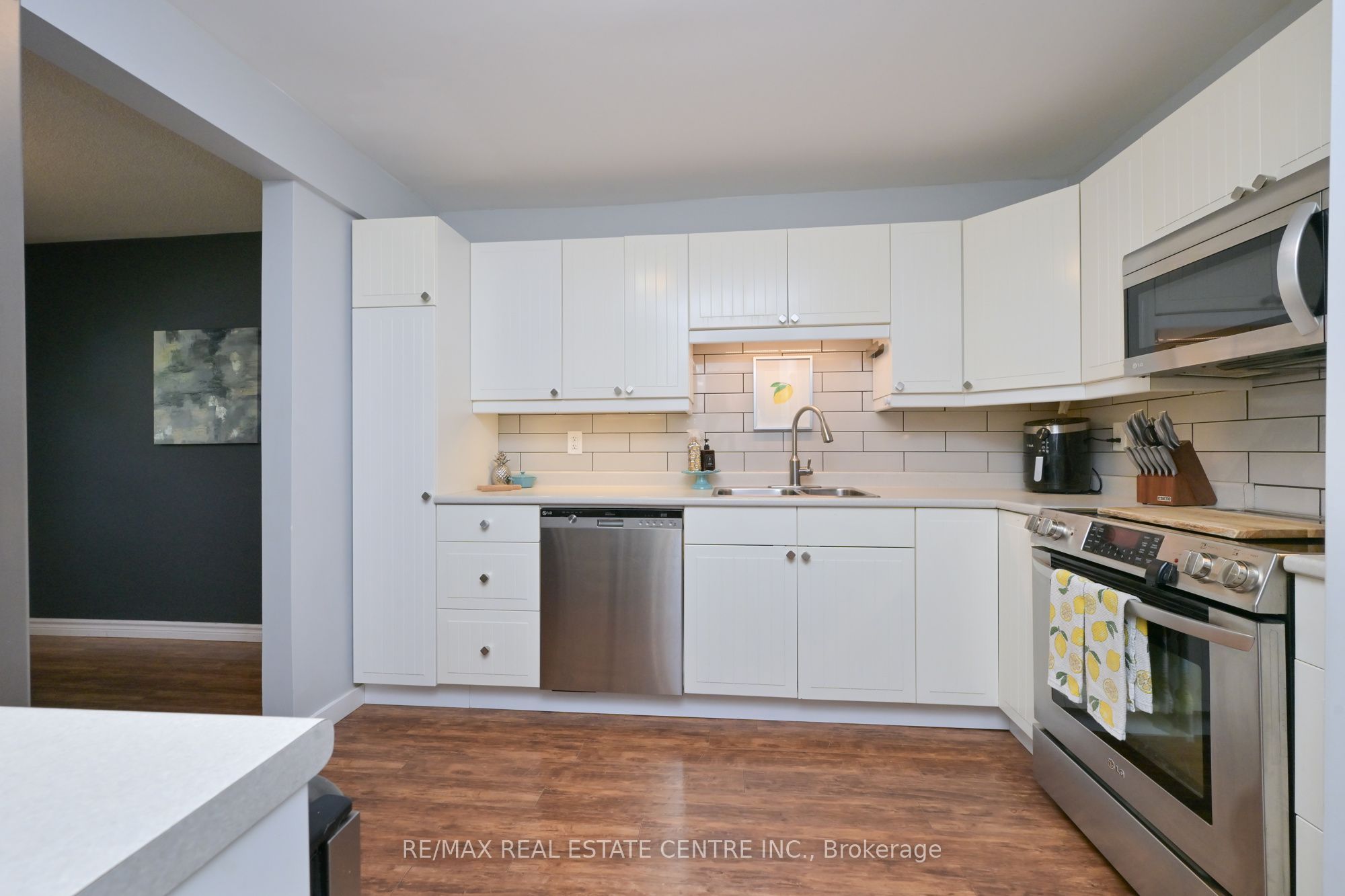 325 William Street 1 Property Photo 5