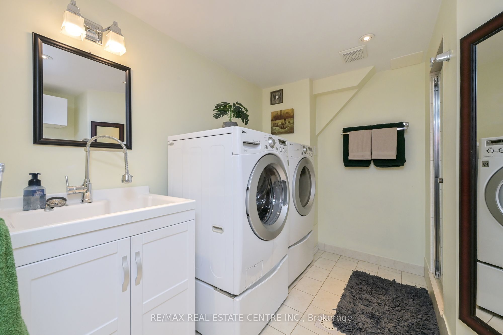 325 William Street 1 Property Photo 22