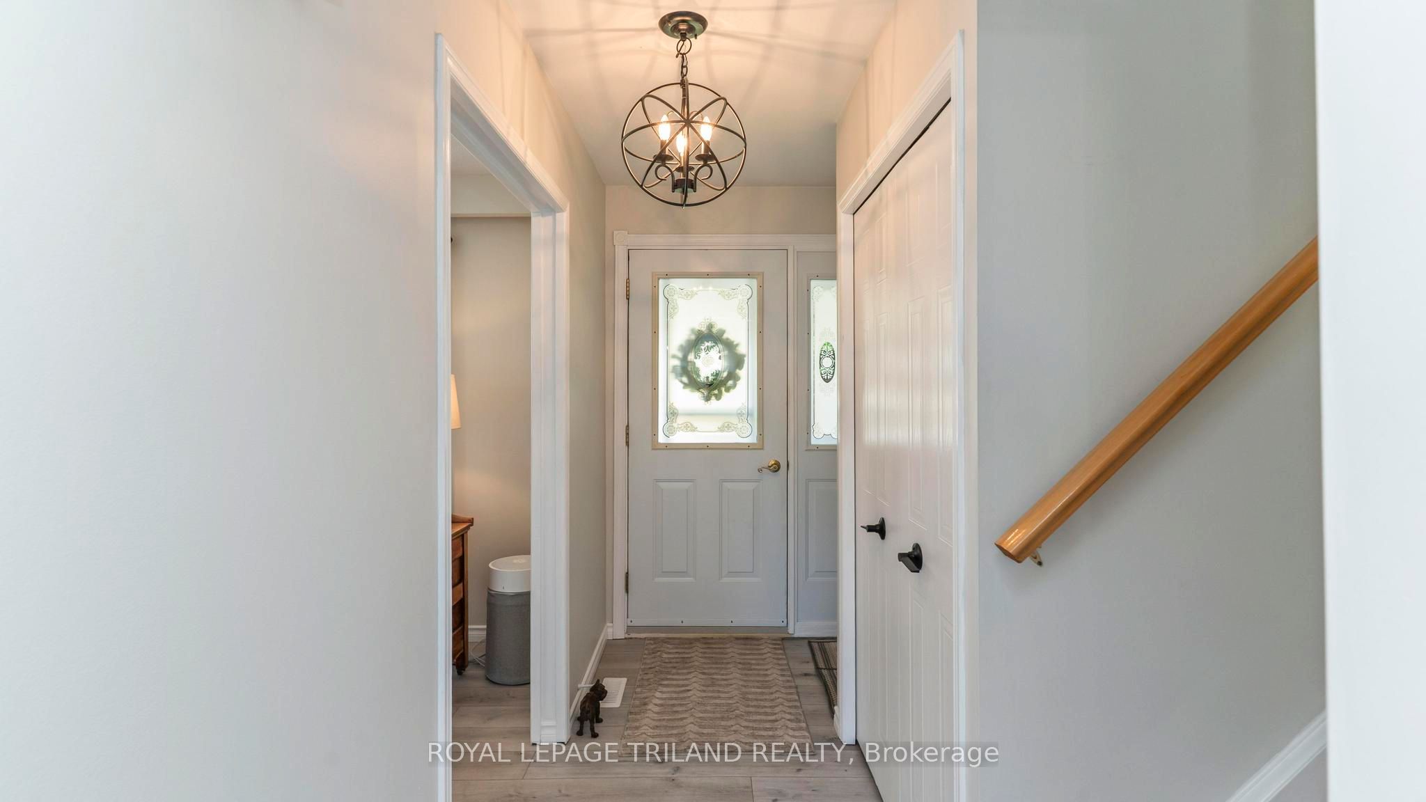 7 Stirling Crescent Property Photo 5