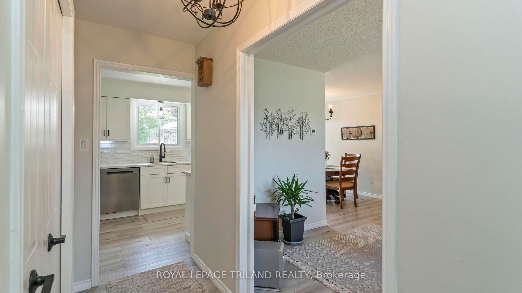 7 Stirling Crescent Property Photo 6