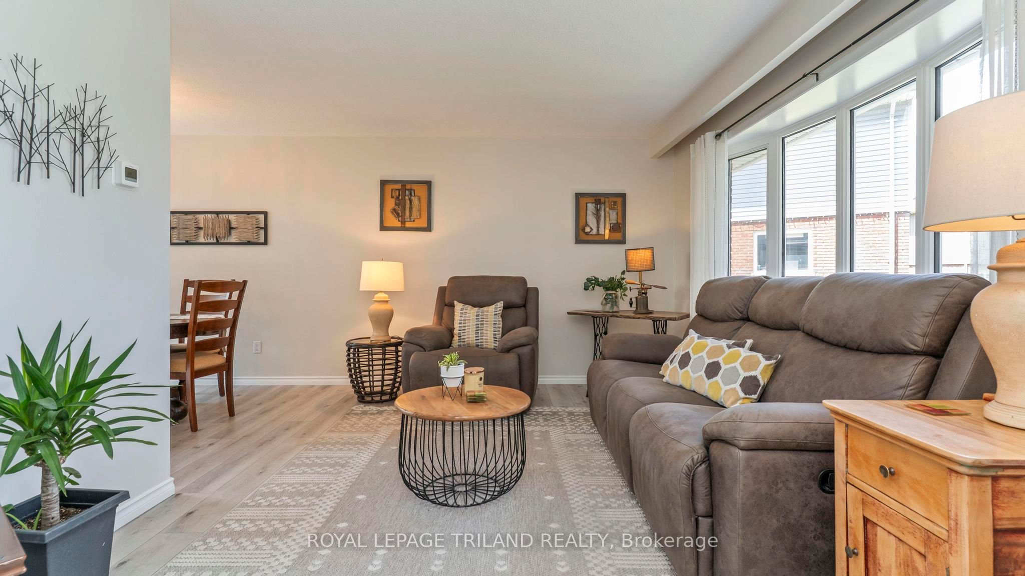 7 Stirling Crescent Property Photo 7
