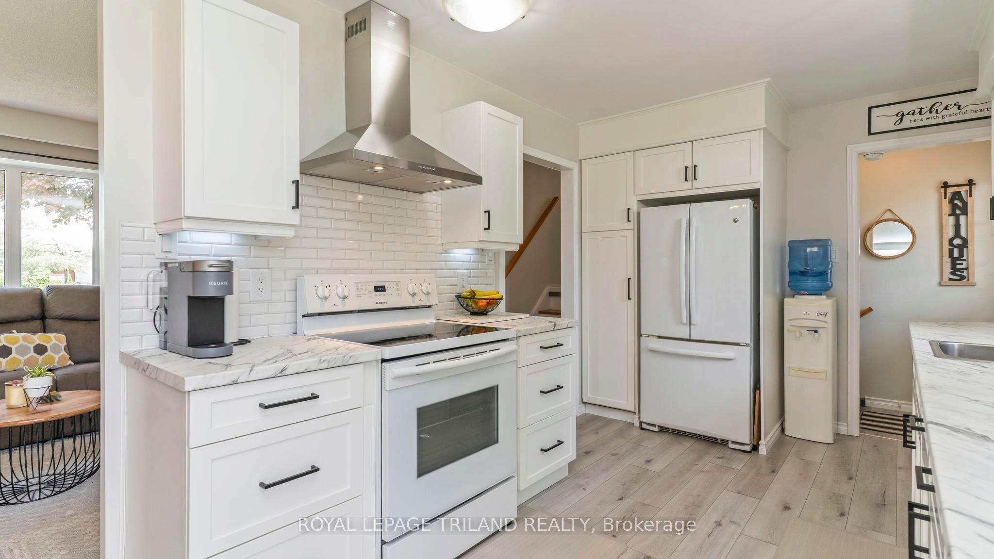 7 Stirling Crescent Property Photo 12