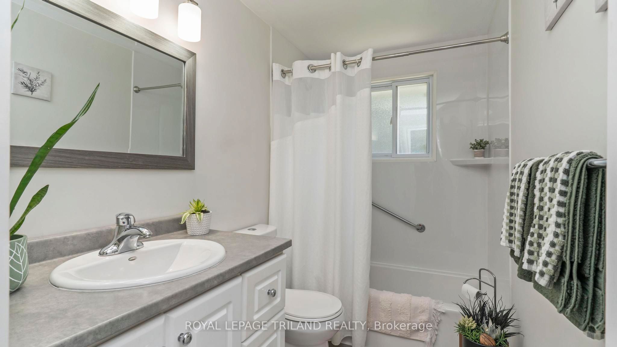7 Stirling Crescent Property Photo 17