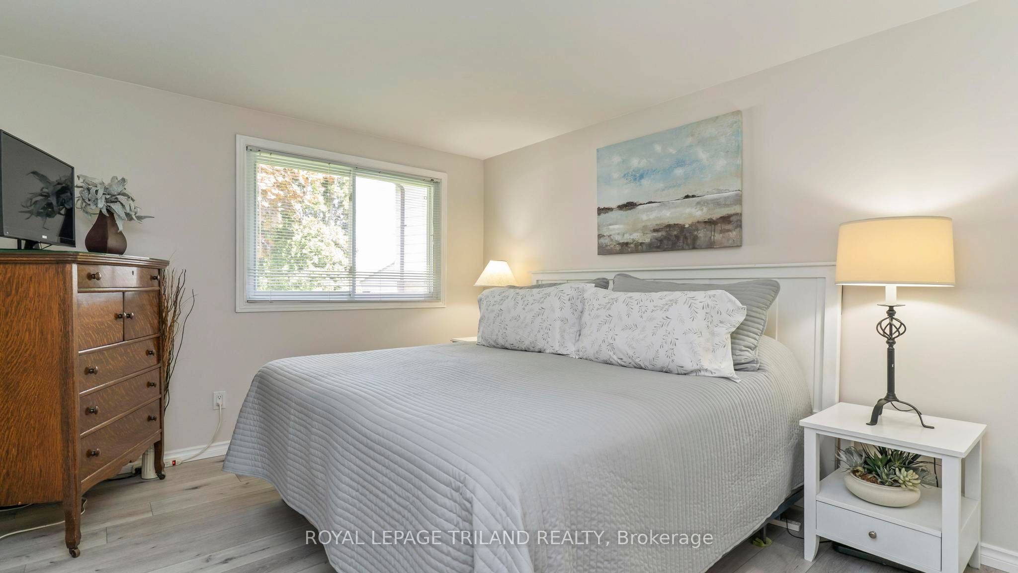 7 Stirling Crescent Property Photo 22