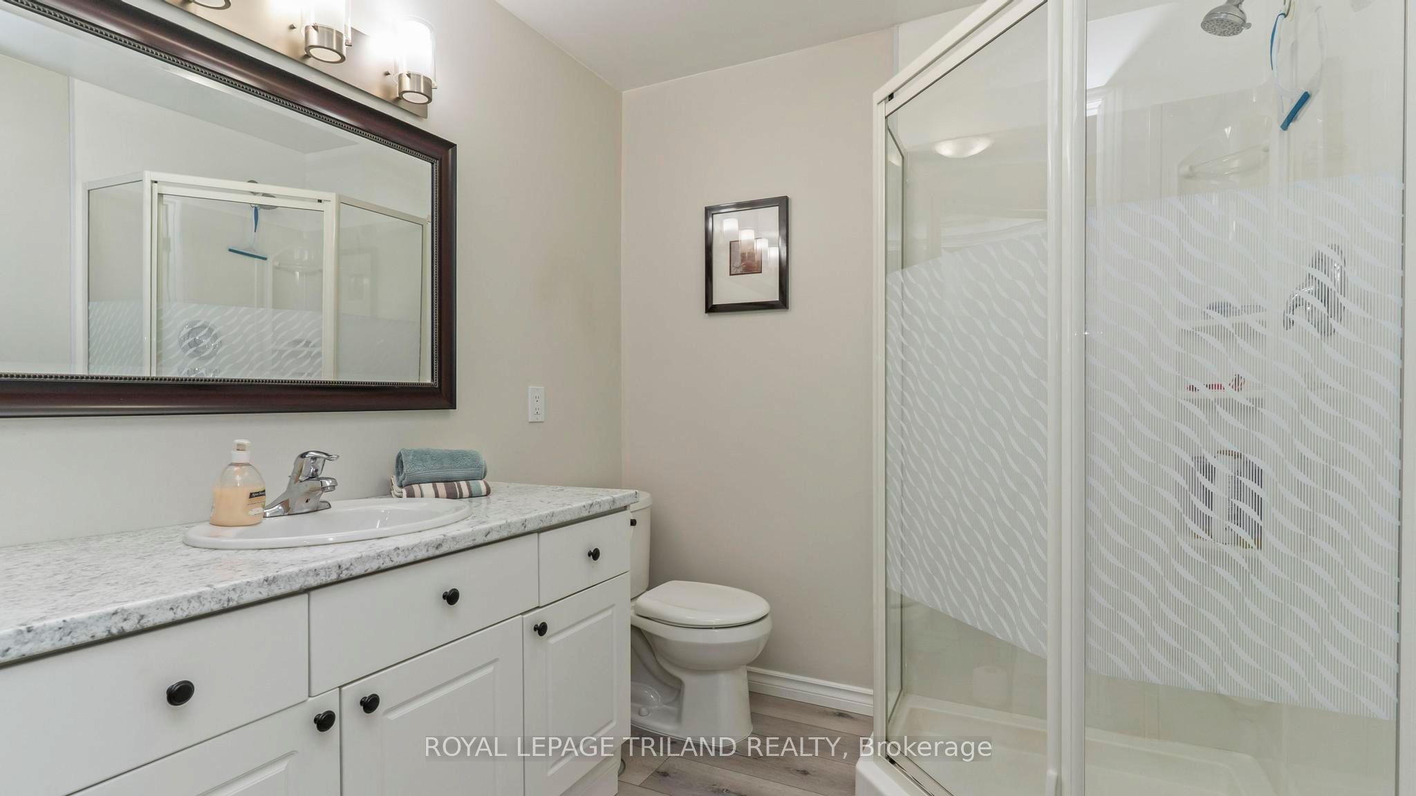 7 Stirling Crescent Property Photo 27