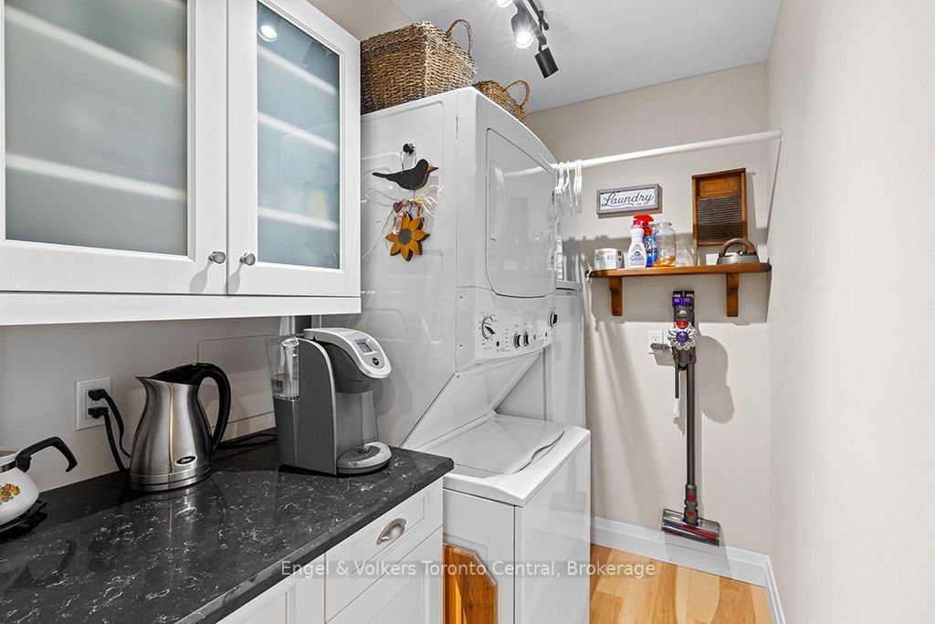 860 9th Street E 402 Property Photo 21