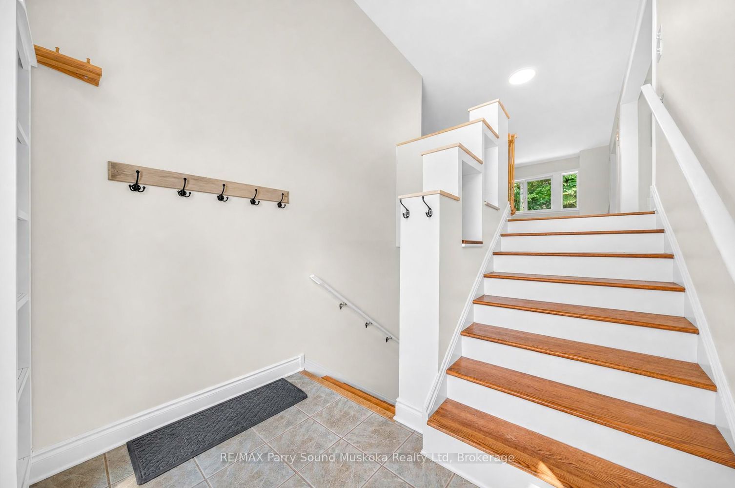 8 Mountain Basin Drive Property Photo 4