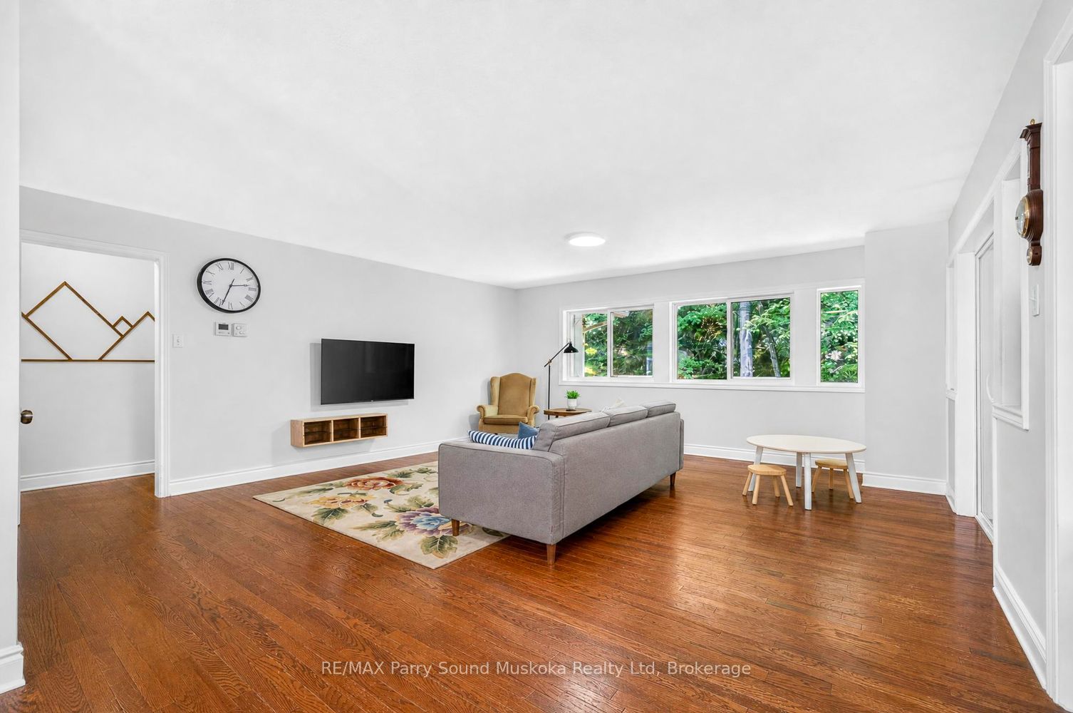 8 Mountain Basin Drive Property Photo 9