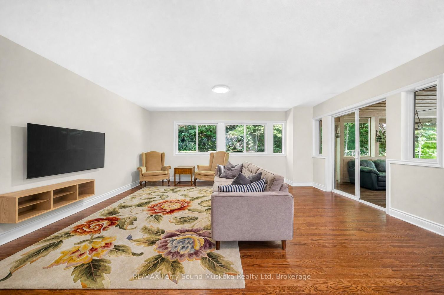 8 Mountain Basin Drive Property Photo 10
