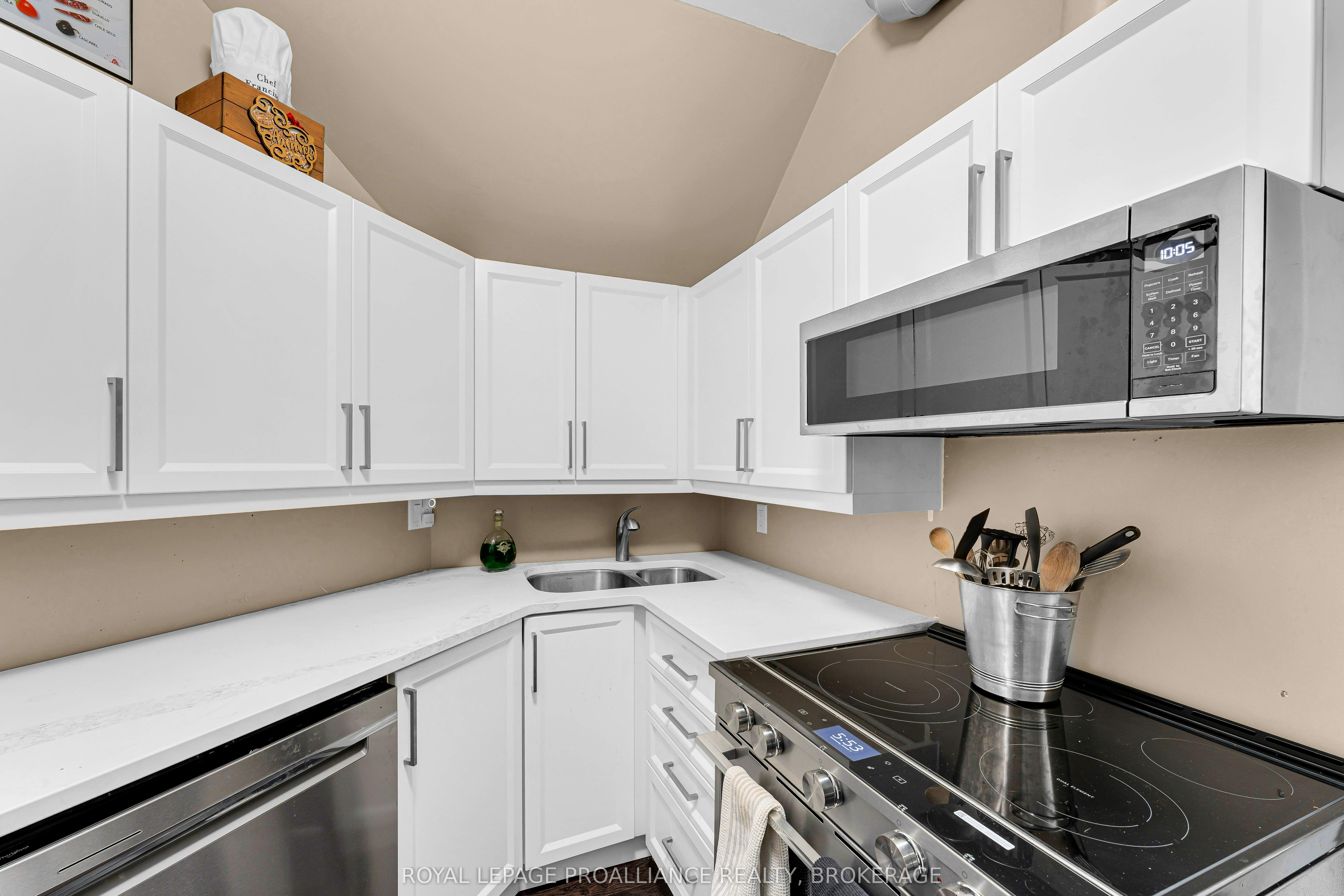 250 King Street E 1 Property Photo 13