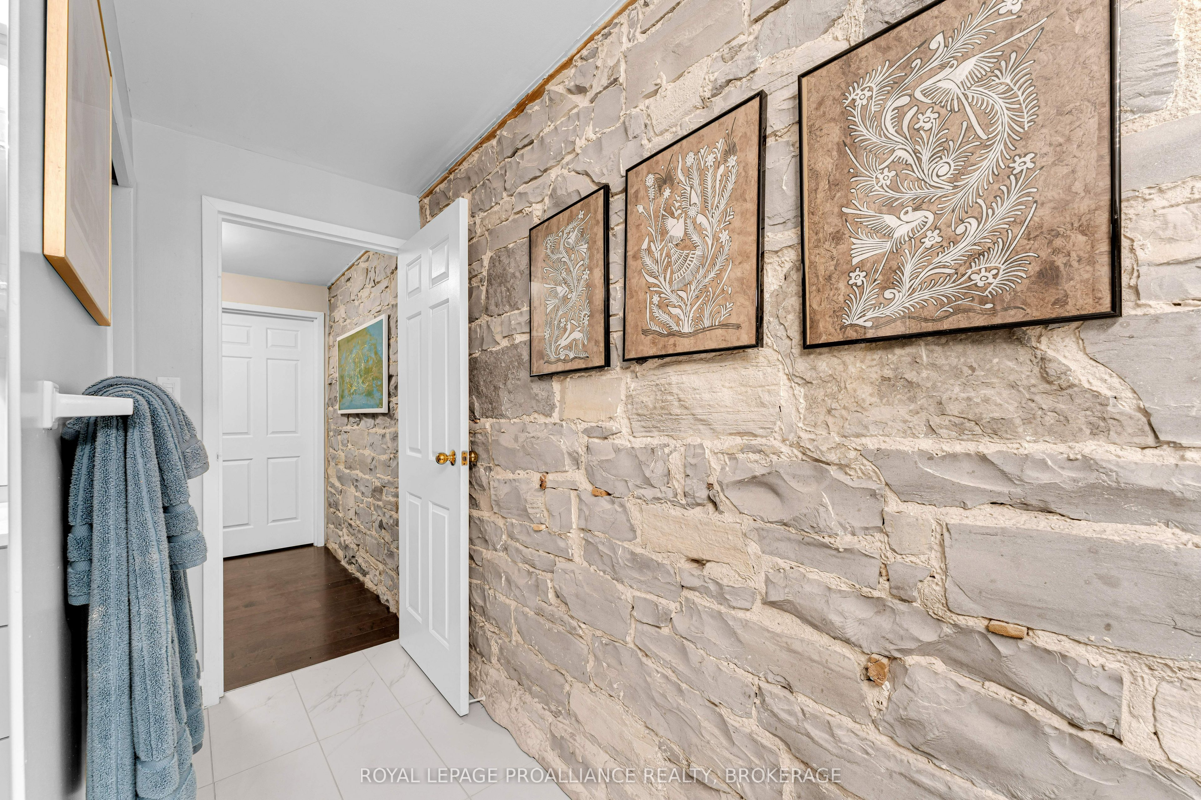 250 King Street E 1 Property Photo 20
